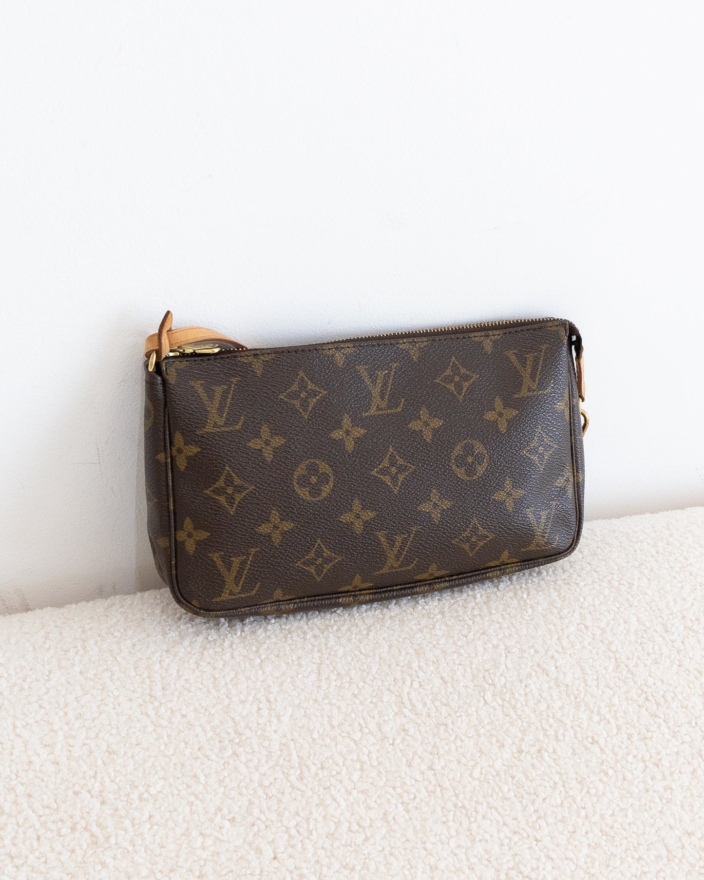 LOUIS VUITTON Pochette Accessoires