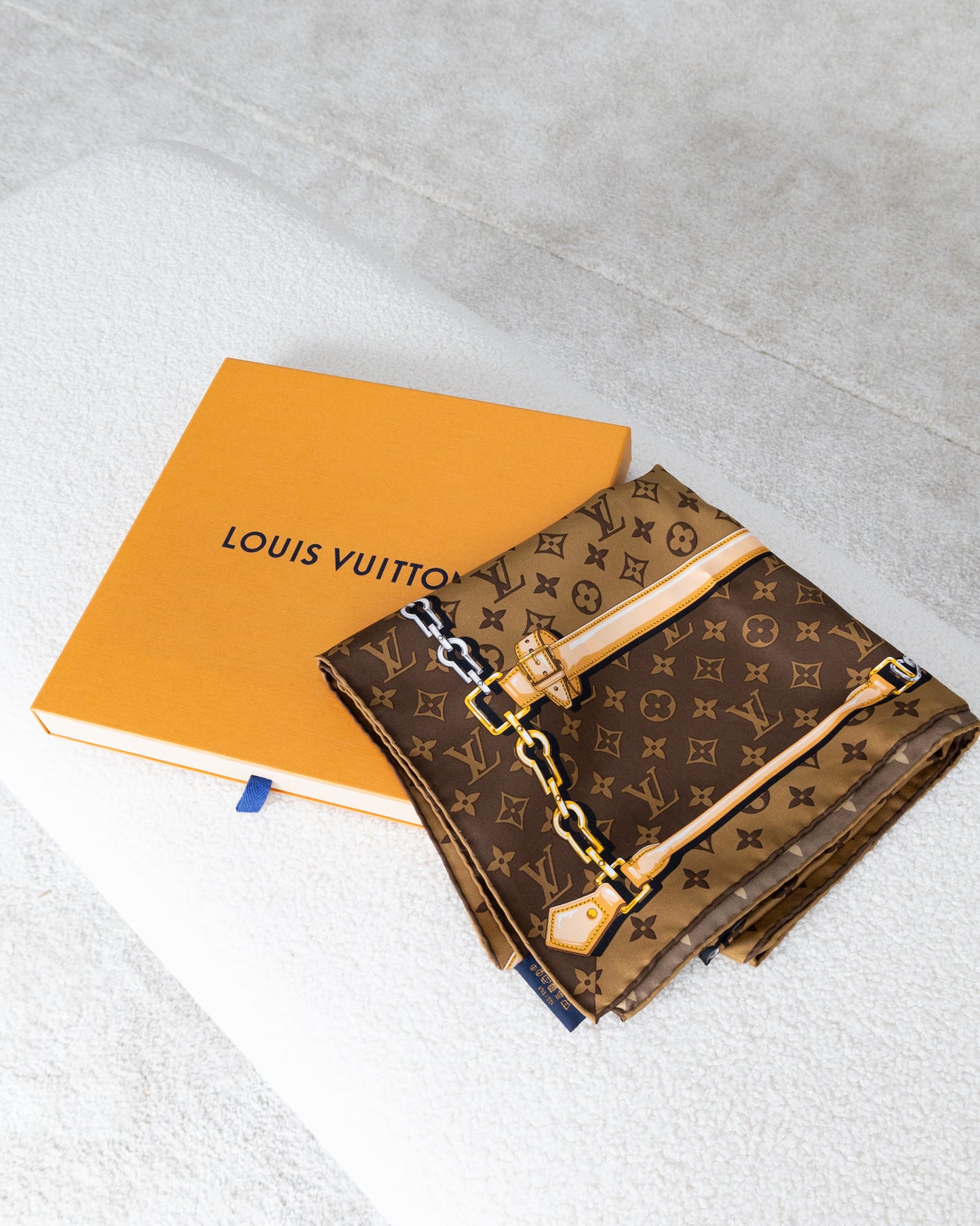 LOUIS VUITTON Scarf