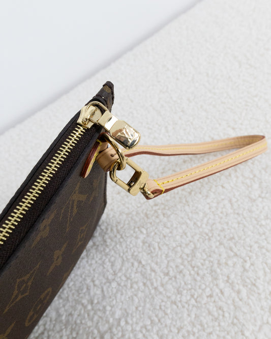 LOUIS VUITTON Pochette