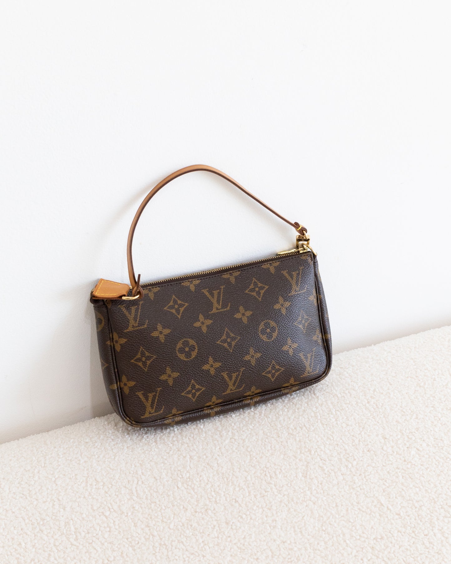 LOUIS VUITTON Pochette Accessoires