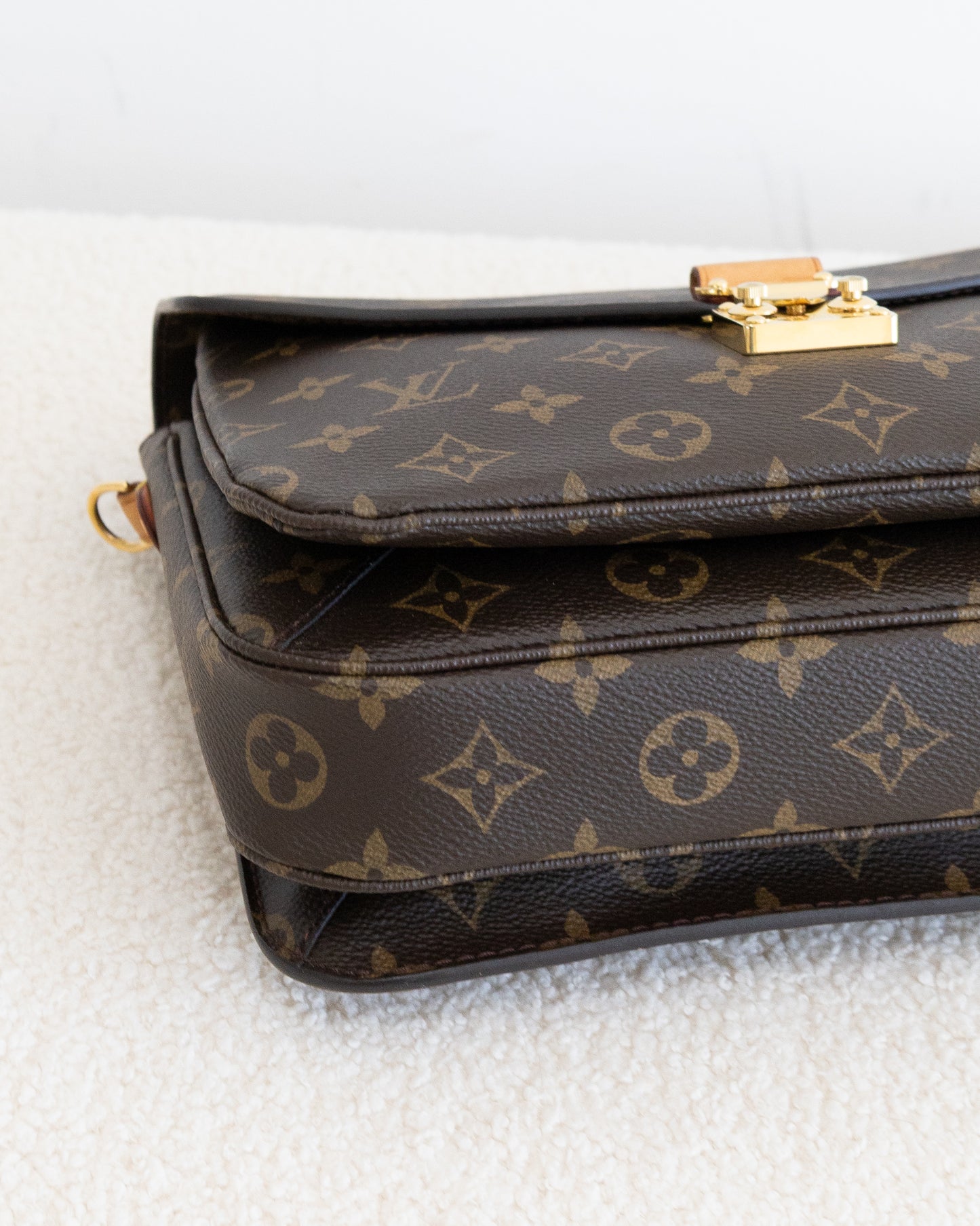 LOUIS VUITTON Pochette Metis