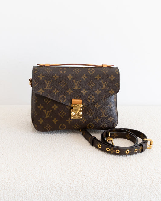 LOUIS VUITON Pochette Metis