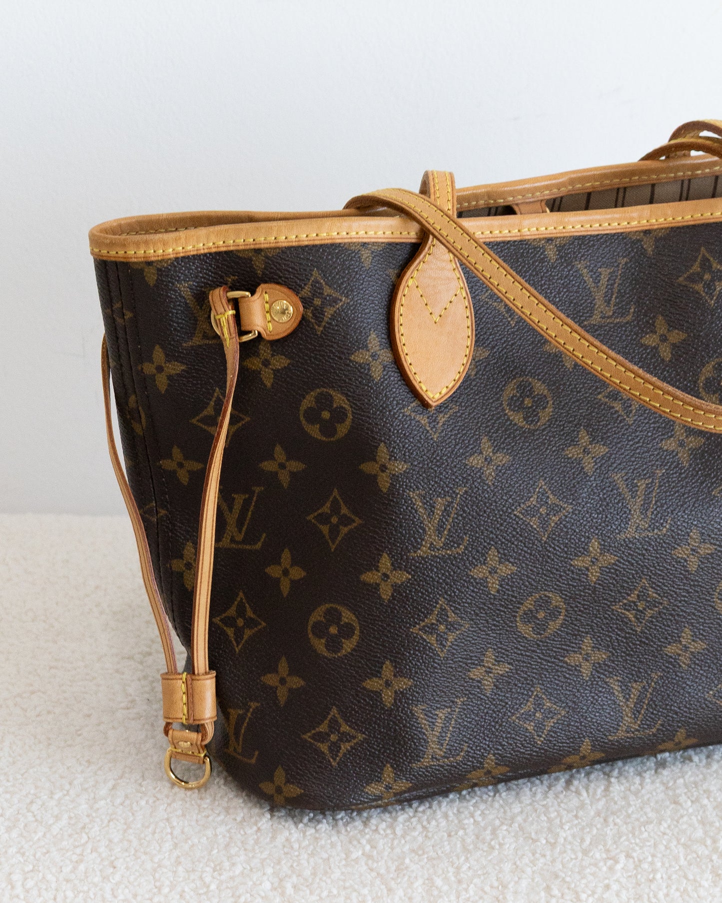 LOUIS VUITTON Neverfull PM