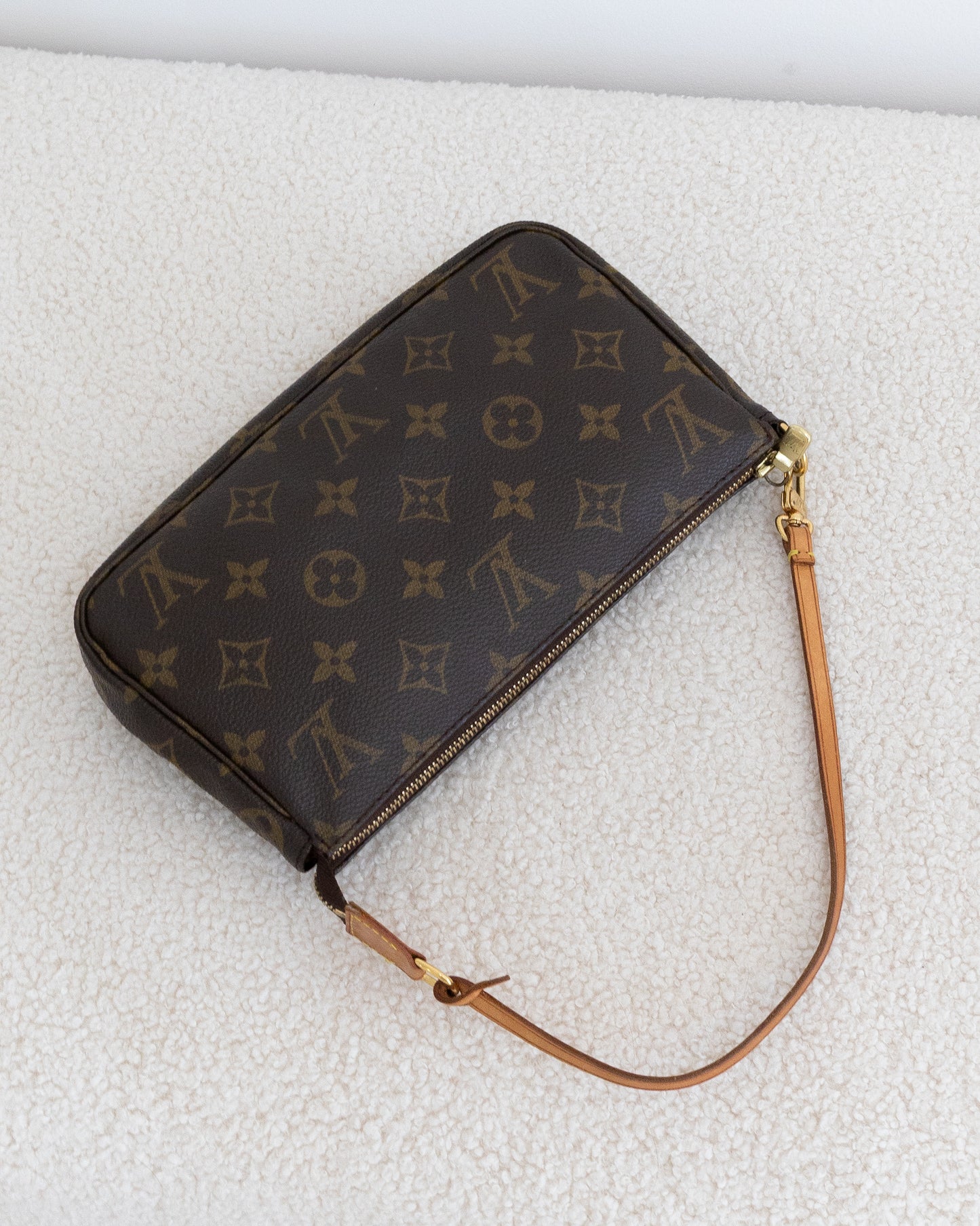 LOUIS VUITTON Pochette Accessoires