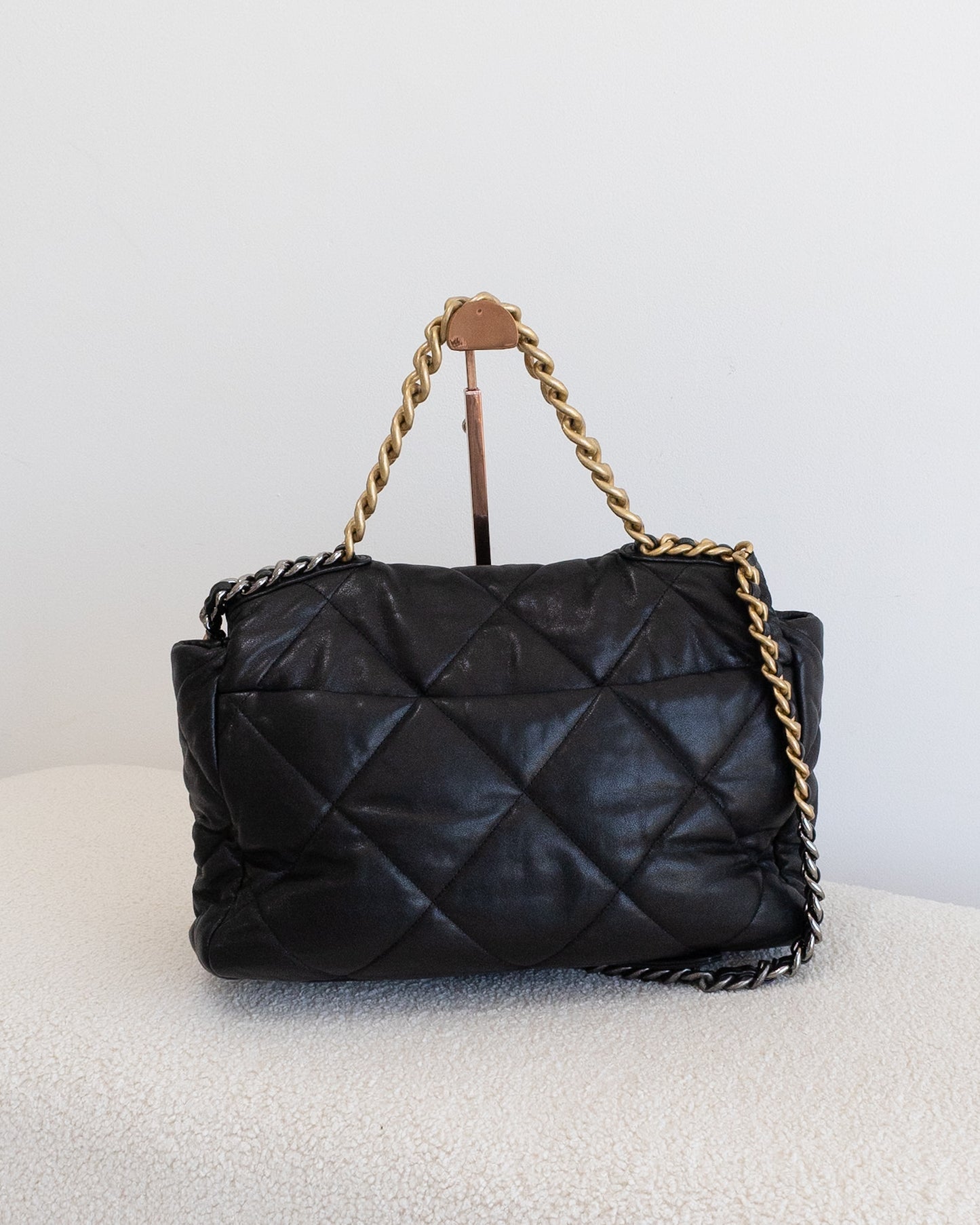 CHANEL 19 Maxi