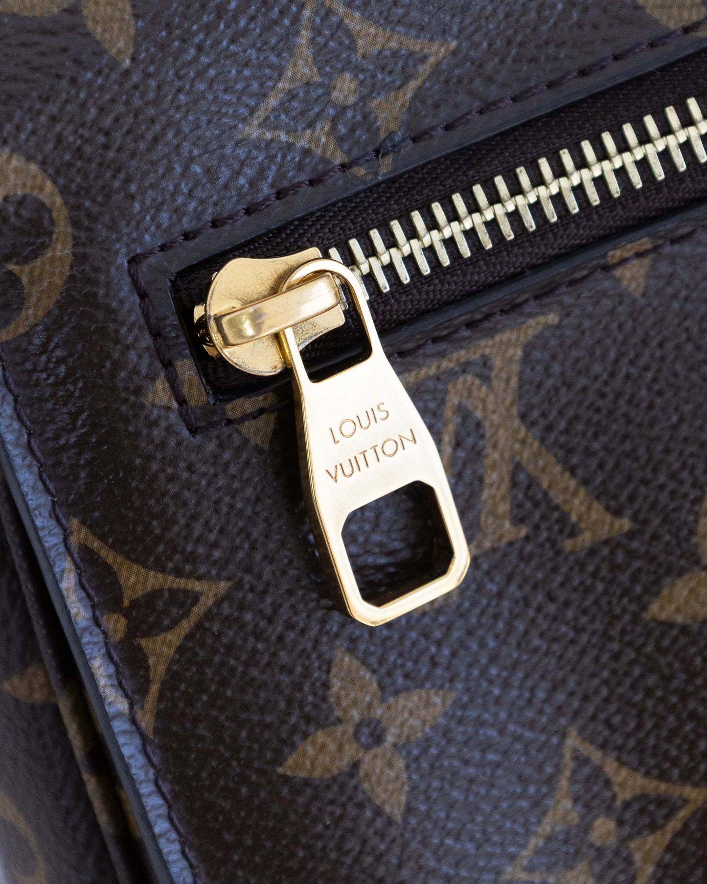 LOUIS VUITTON Pochette Metis