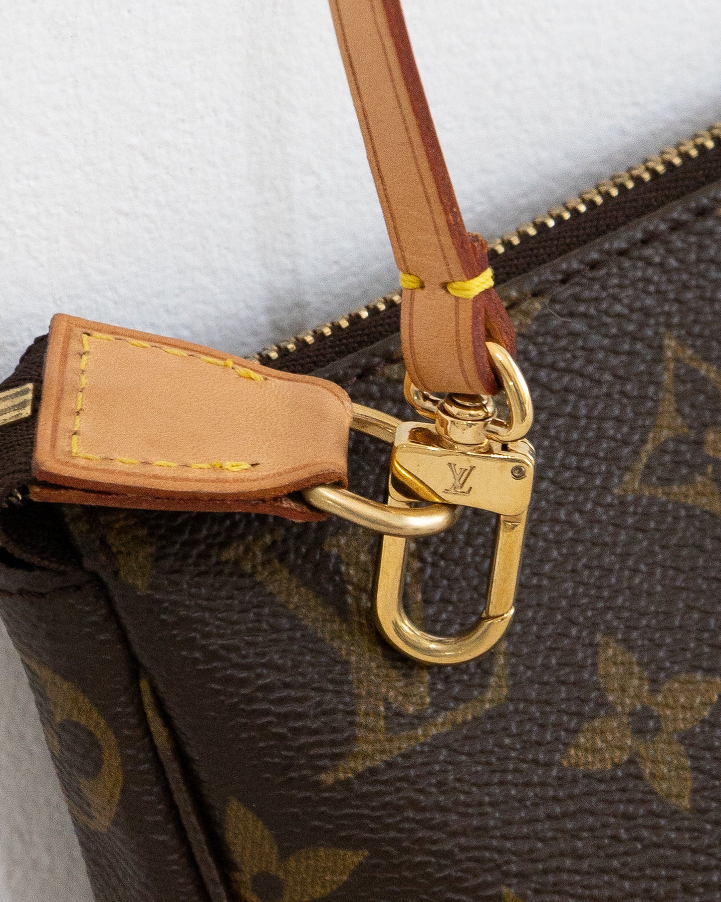 LOUIS VUITTON Pochette Accessoires