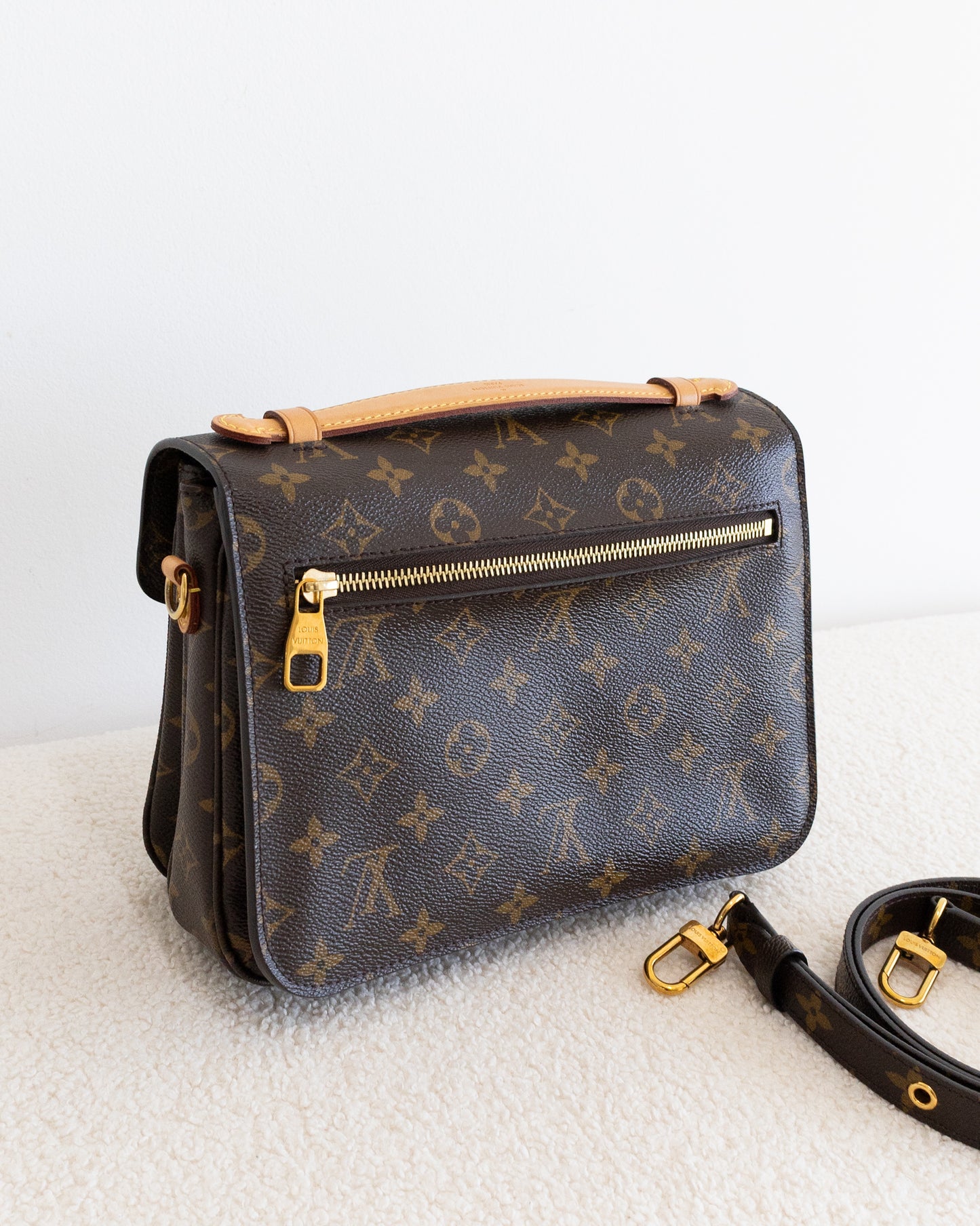 LOUIS VUITON Pochette Metis