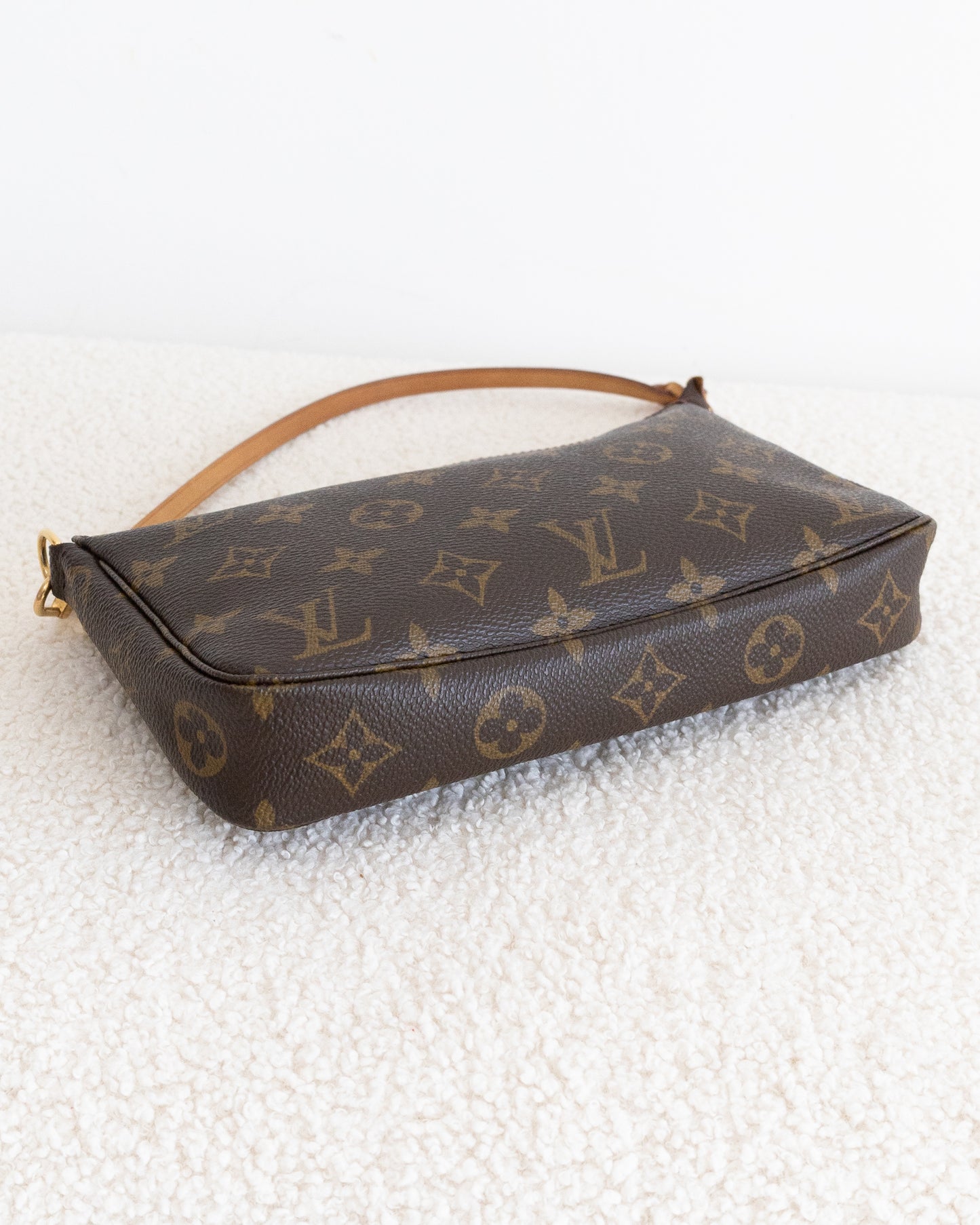 LOUIS VUITTON Pochette Accessoires