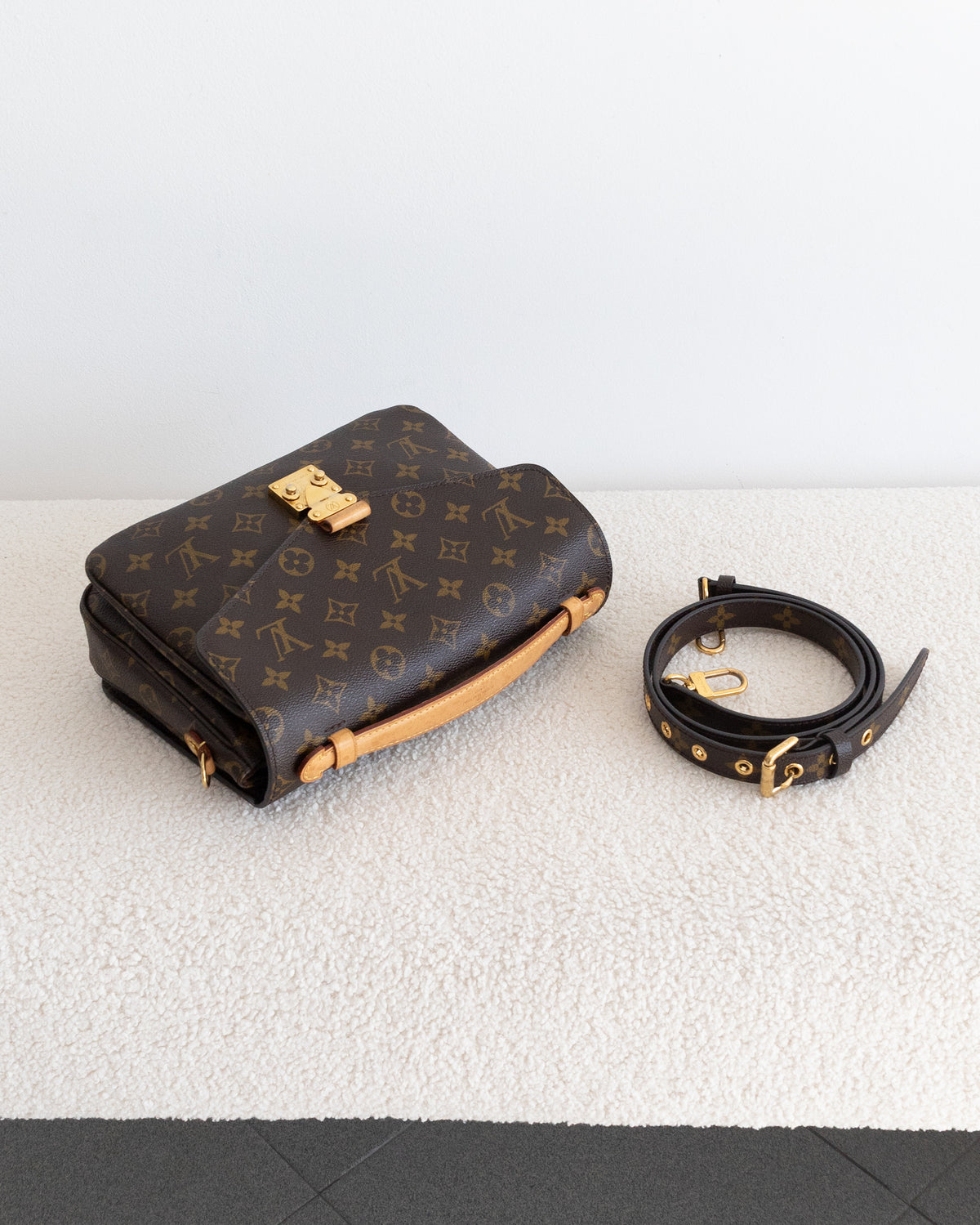 LOUIS VUITTON Pochette Metis