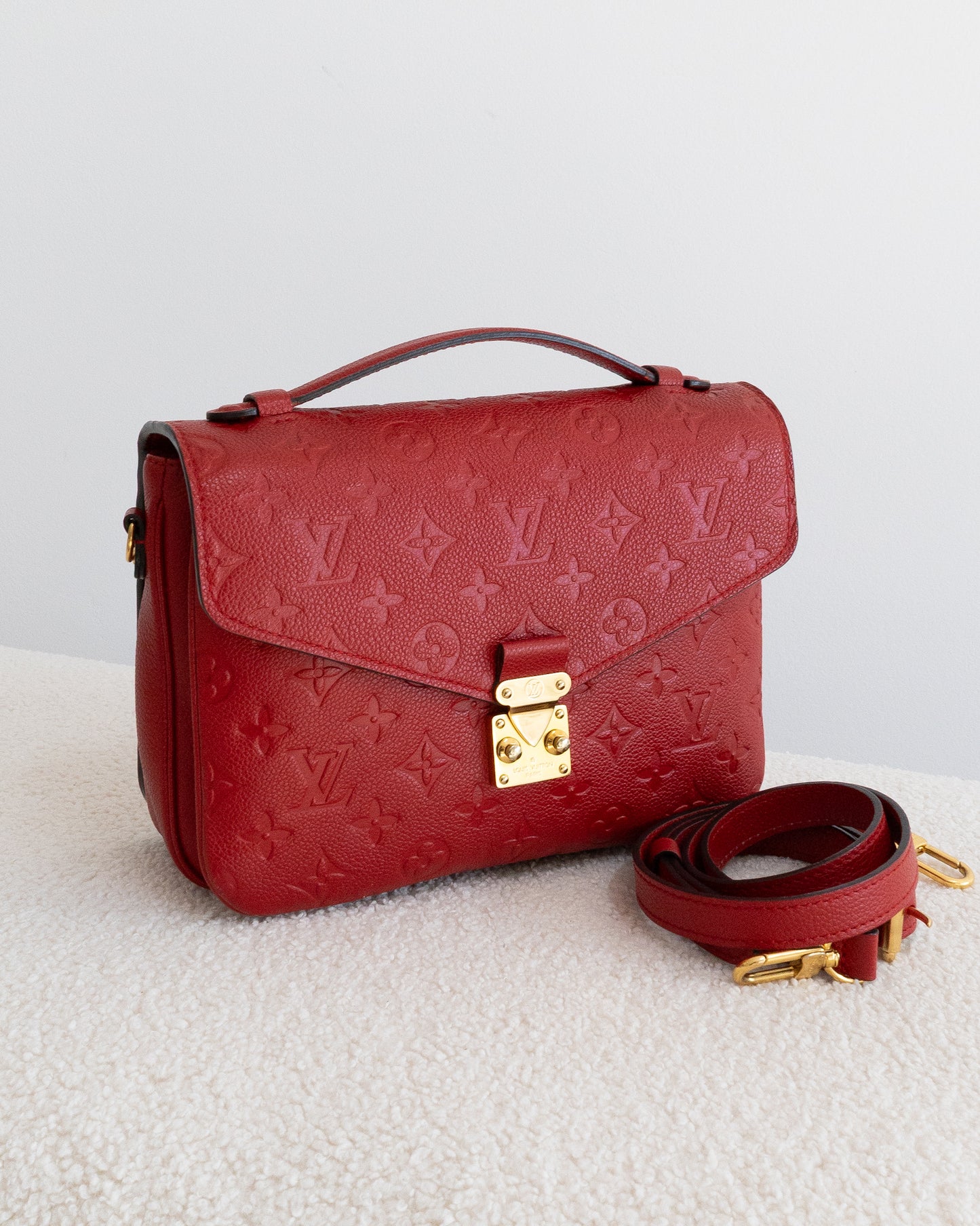 LOUIS VUITTON Pochette Metis