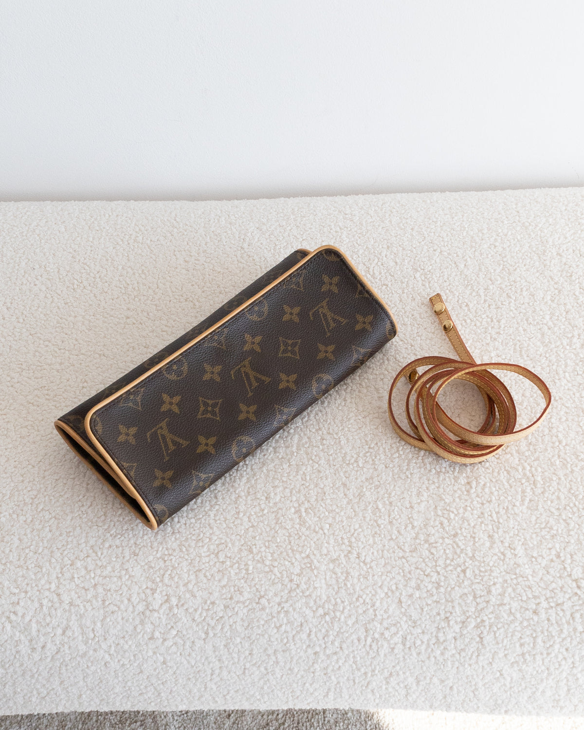 LOUIS VUITTON Pochette Twin GM