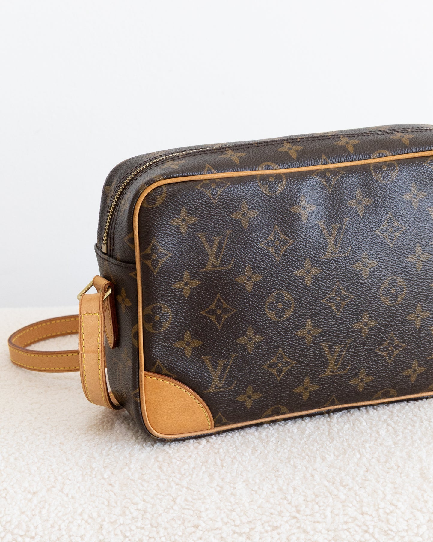 LOUIS VUITTON Trocadero 27