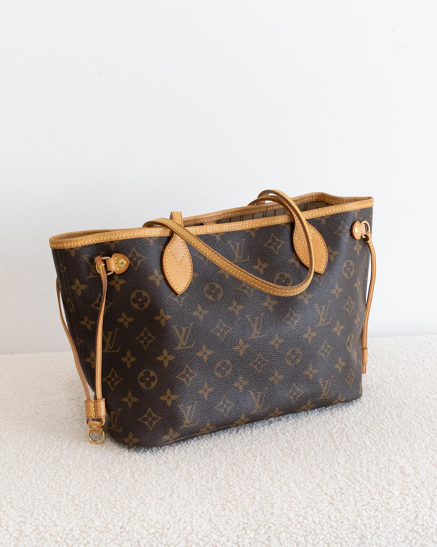 LOUIS VUITTON Neverfull PM