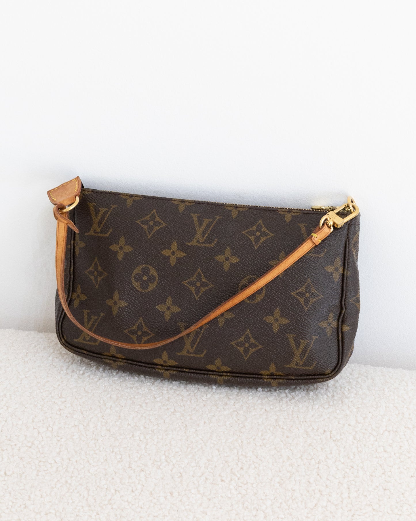 LOUIS VUITTON Pochette Accessoires
