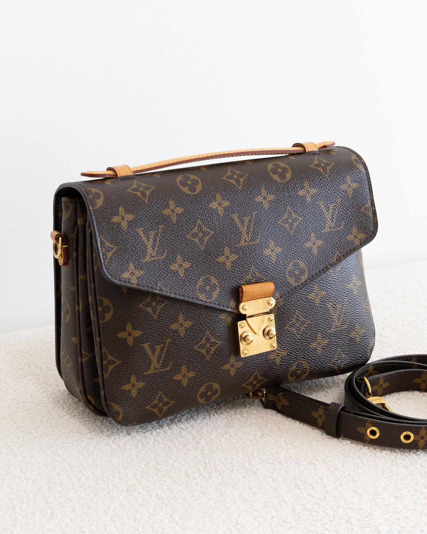 LOUIS VUITON Pochette Metis