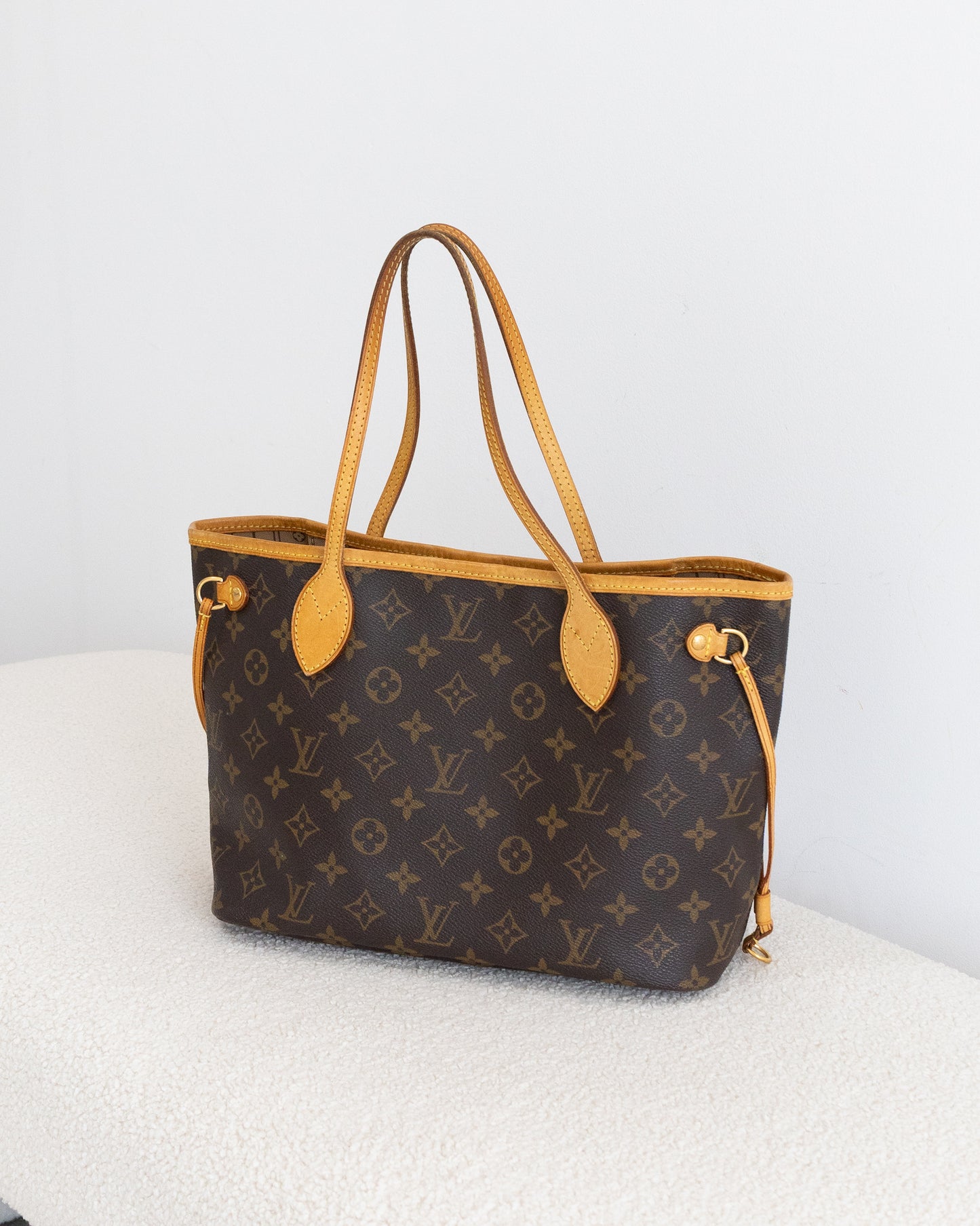 LOUIS VUITTON Neverfull PM