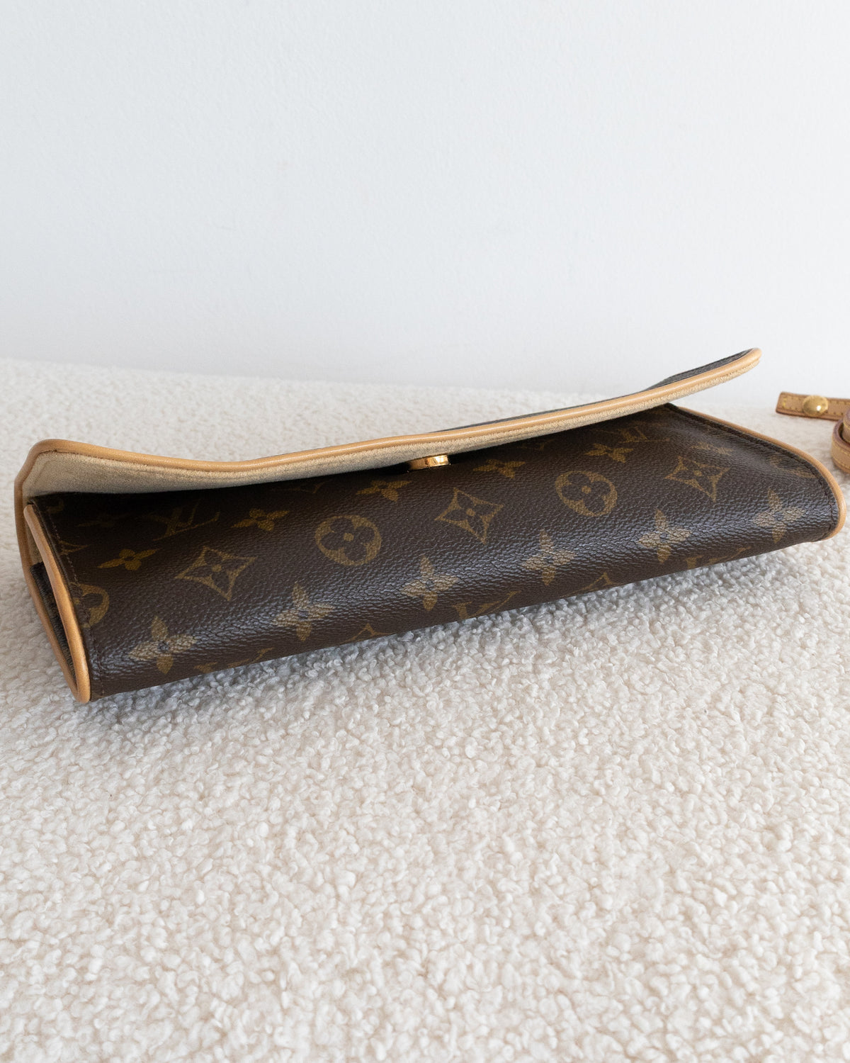 LOUIS VUITTON Pochette Twin GM
