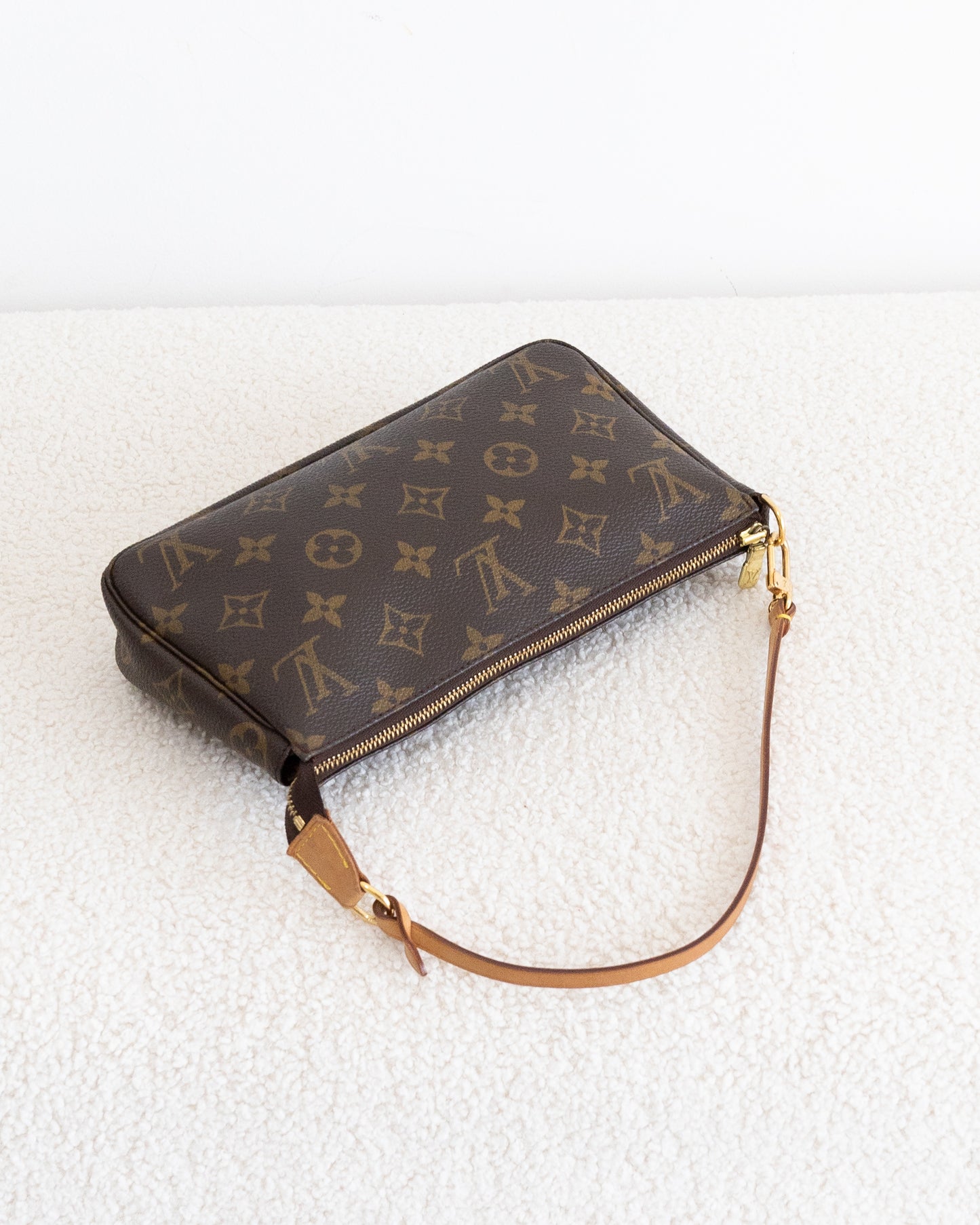 LOUIS VUITTON Pochette Accessoires