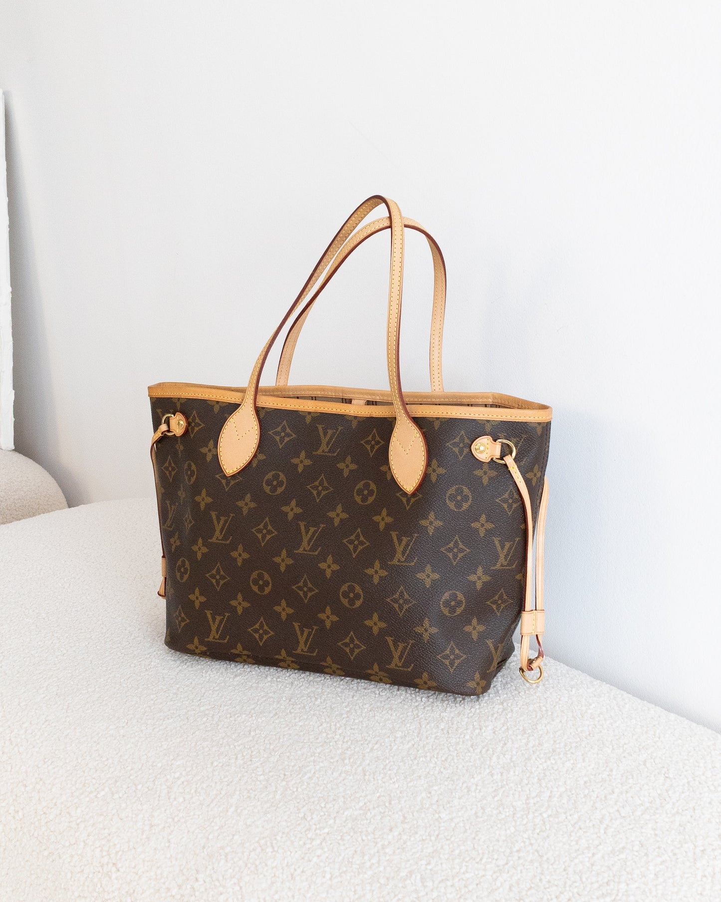 LOUIS VUITTON Neverfull PM
