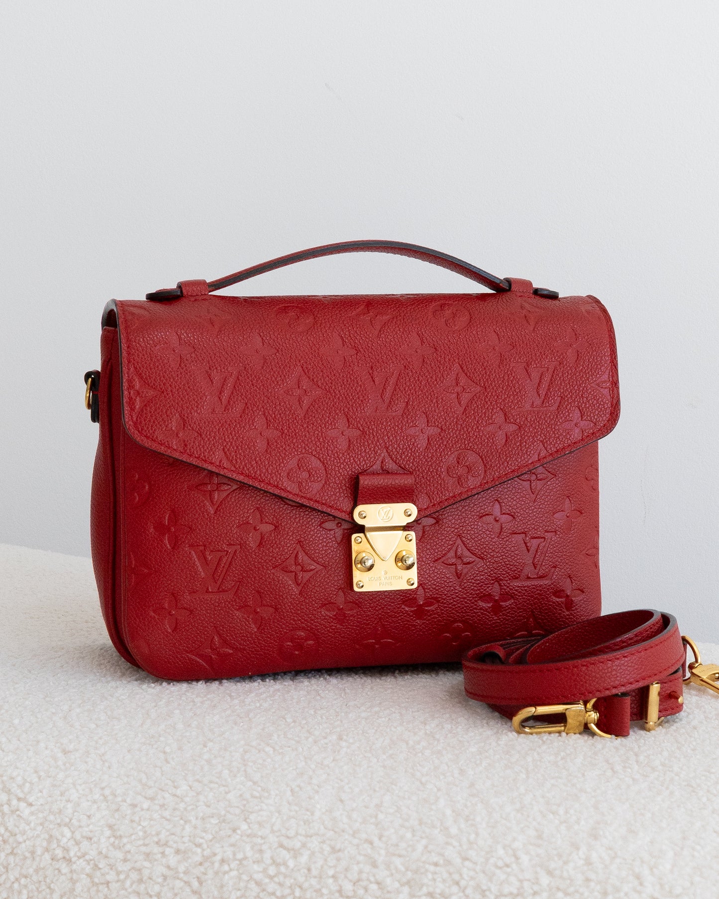 LOUIS VUITTON Pochette Metis