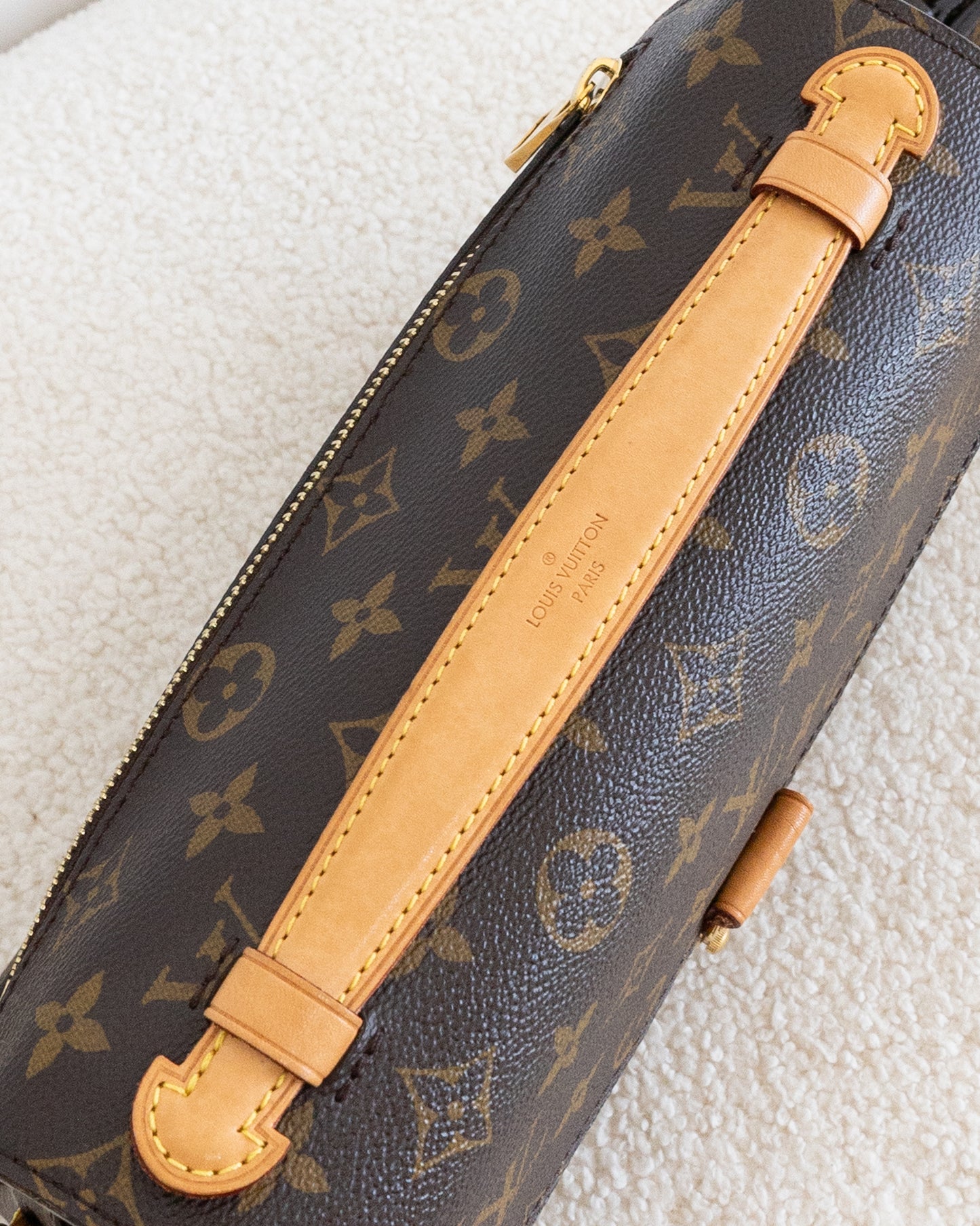 LOUIS VUITON Pochette Metis