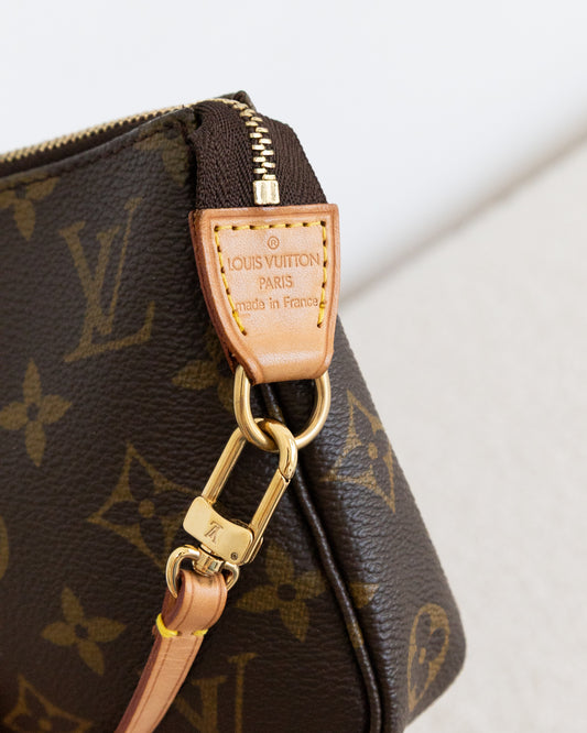 LOUIS VUITTON Pochette Accessoires