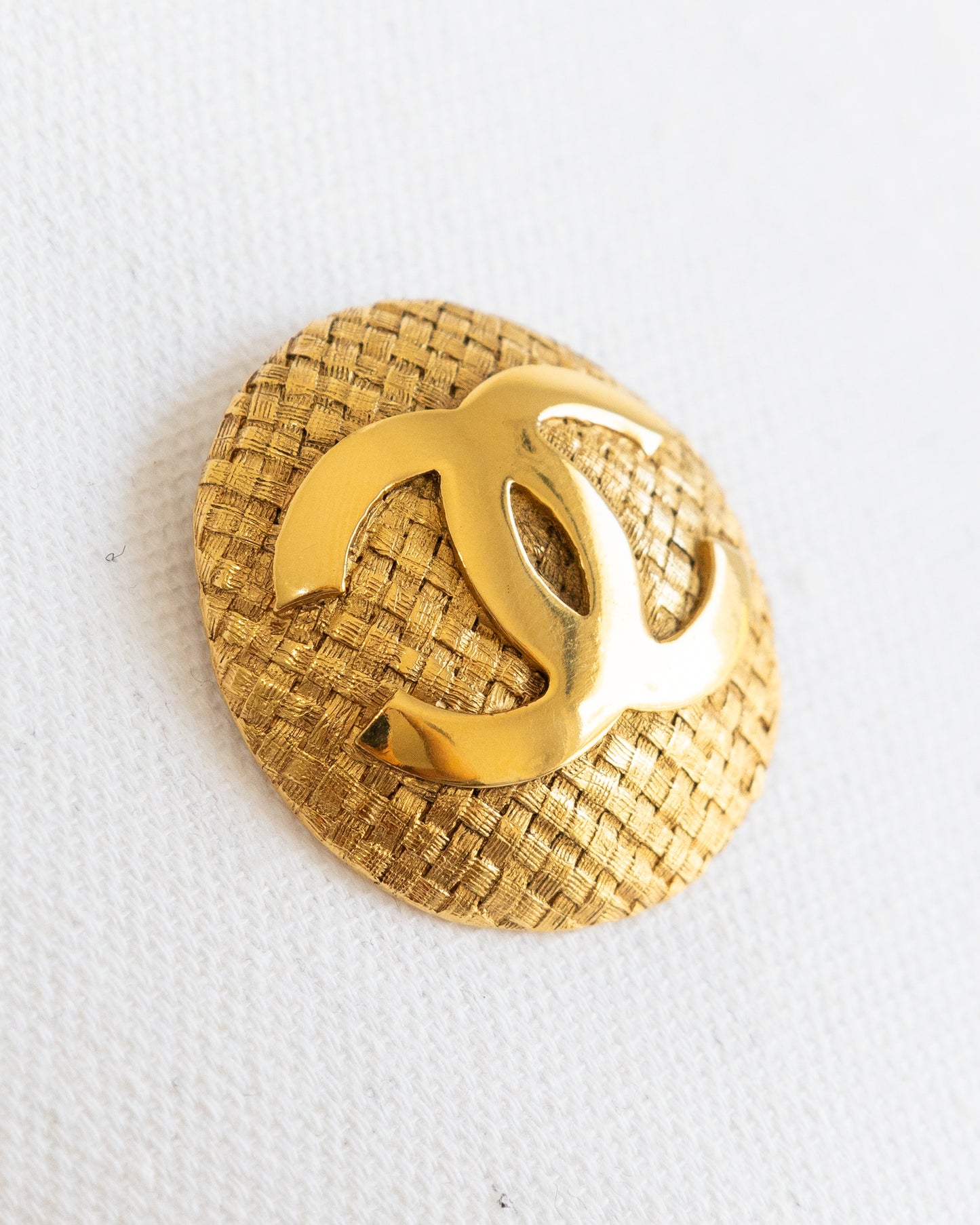 CHANEL CC Round Brooch