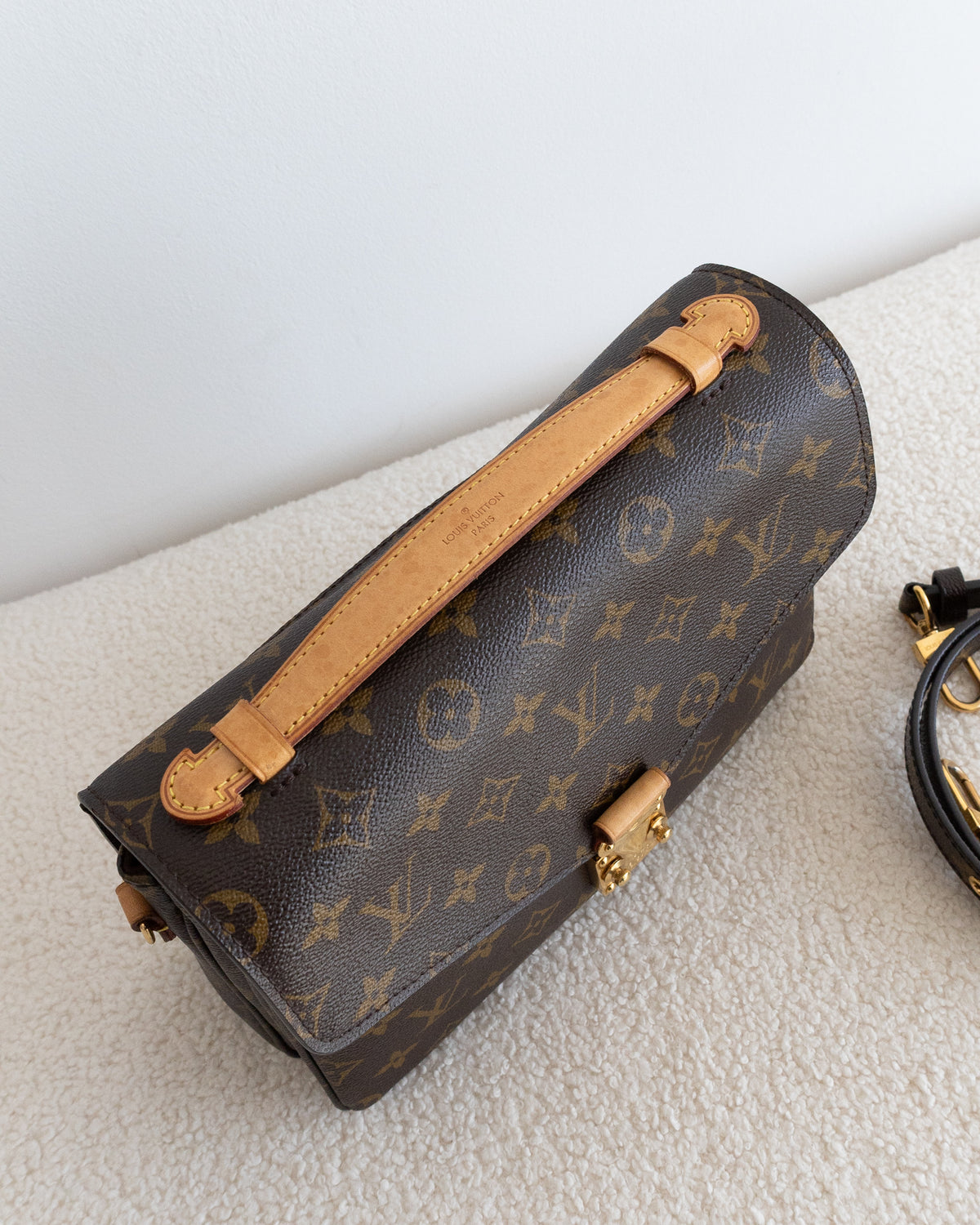 LOUIS VUITTON Pochette Metis