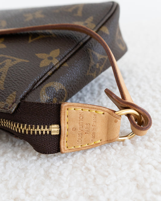 LOUIS VUITTON Pochette Accessoires