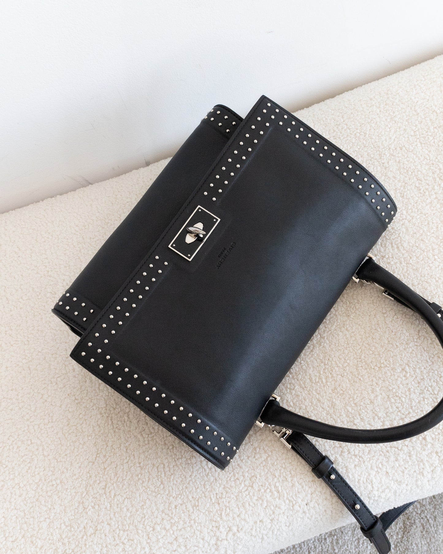 GIVENCHY Medium Shark