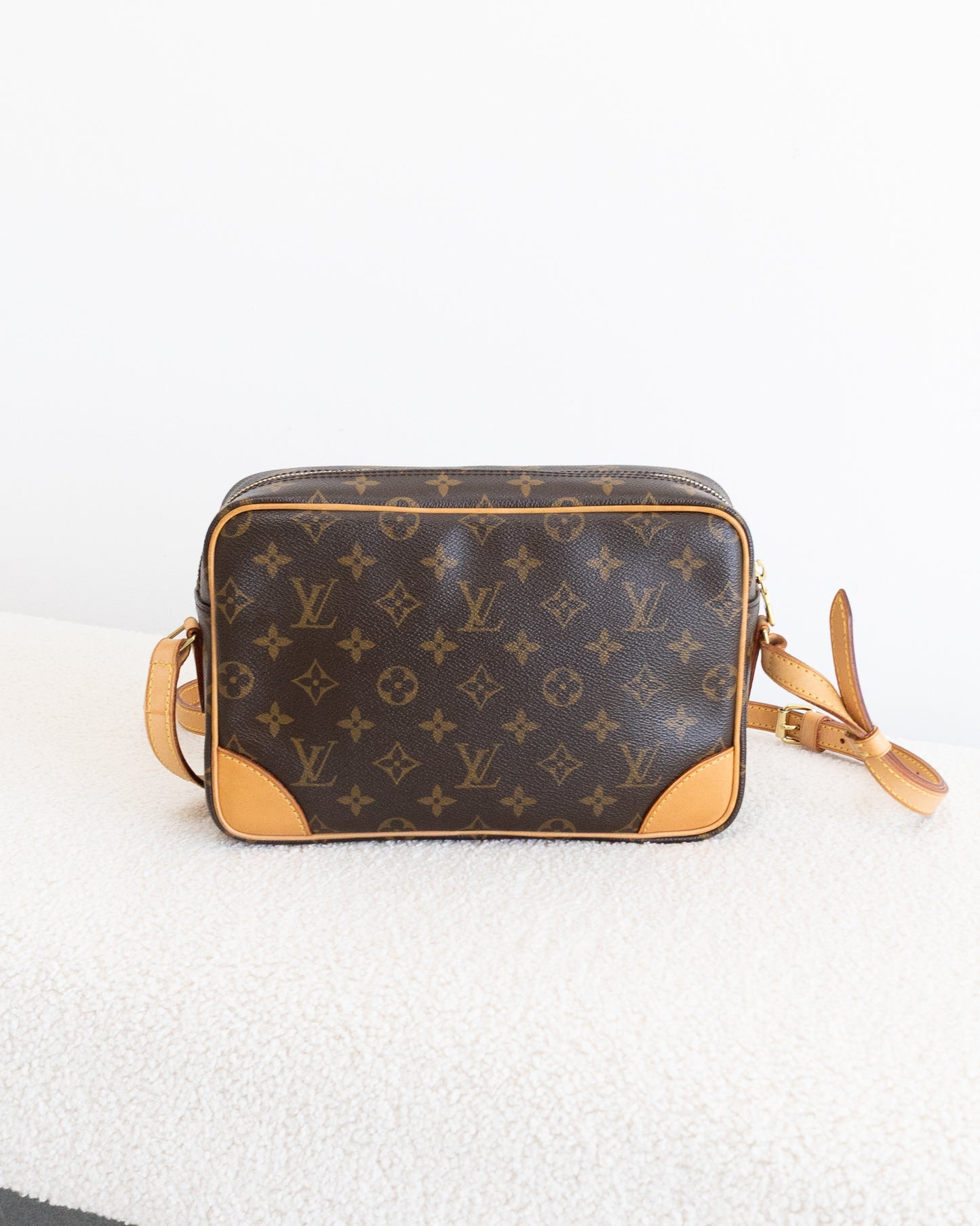 LOUIS VUITTON Trocadero 27