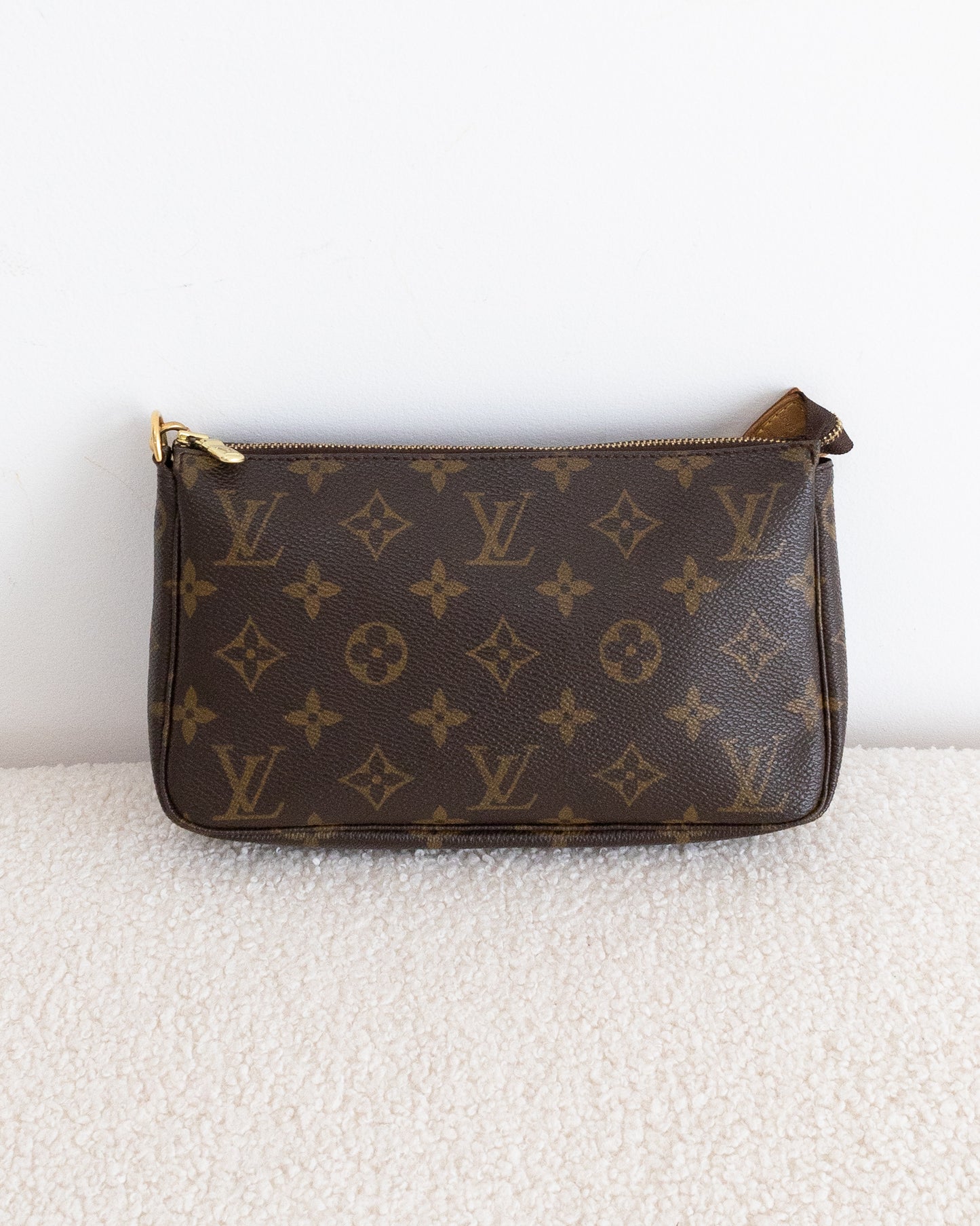 LOUIS VUITTON Pochette Accessoires