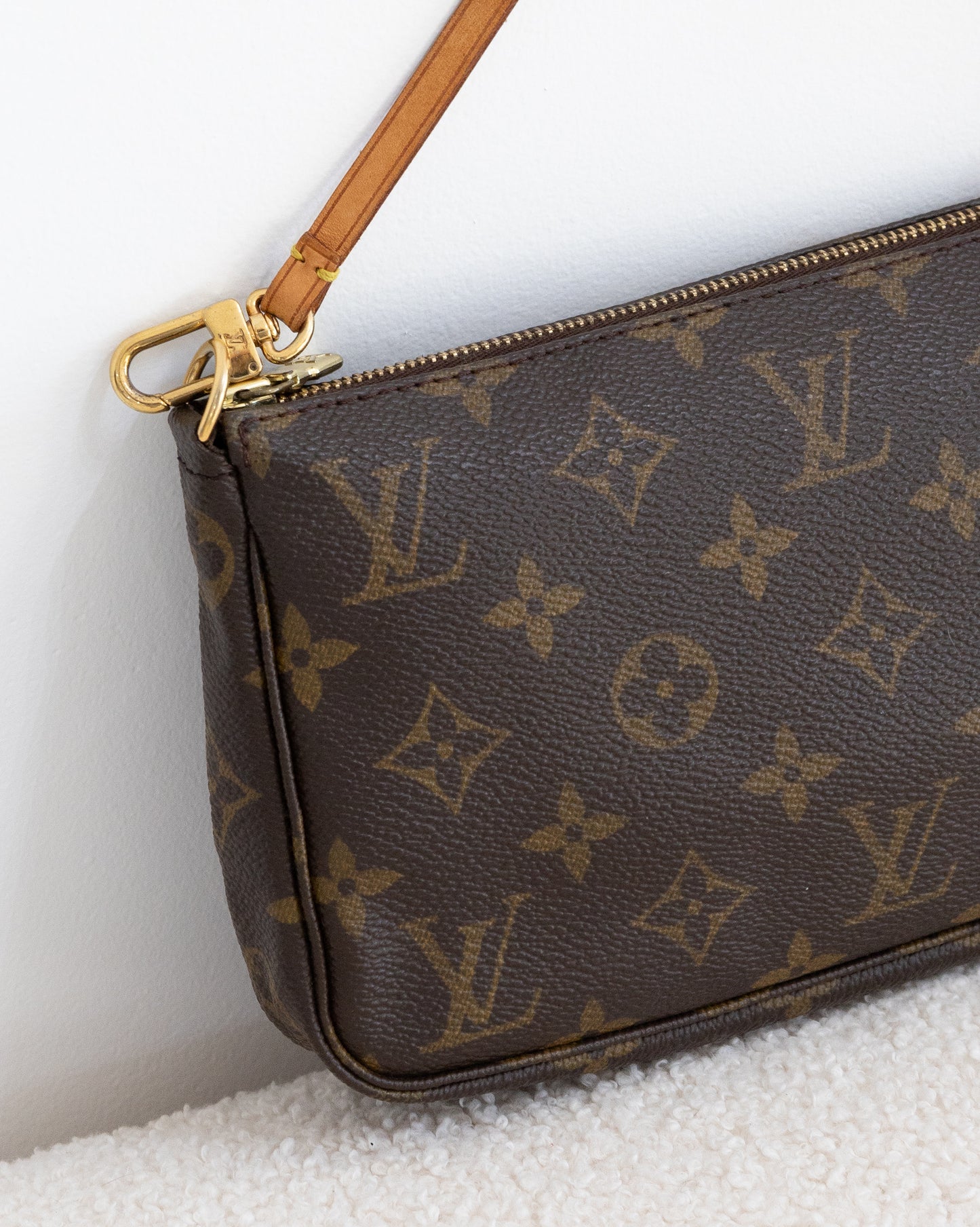 LOUIS VUITTON Pochette Accessoires