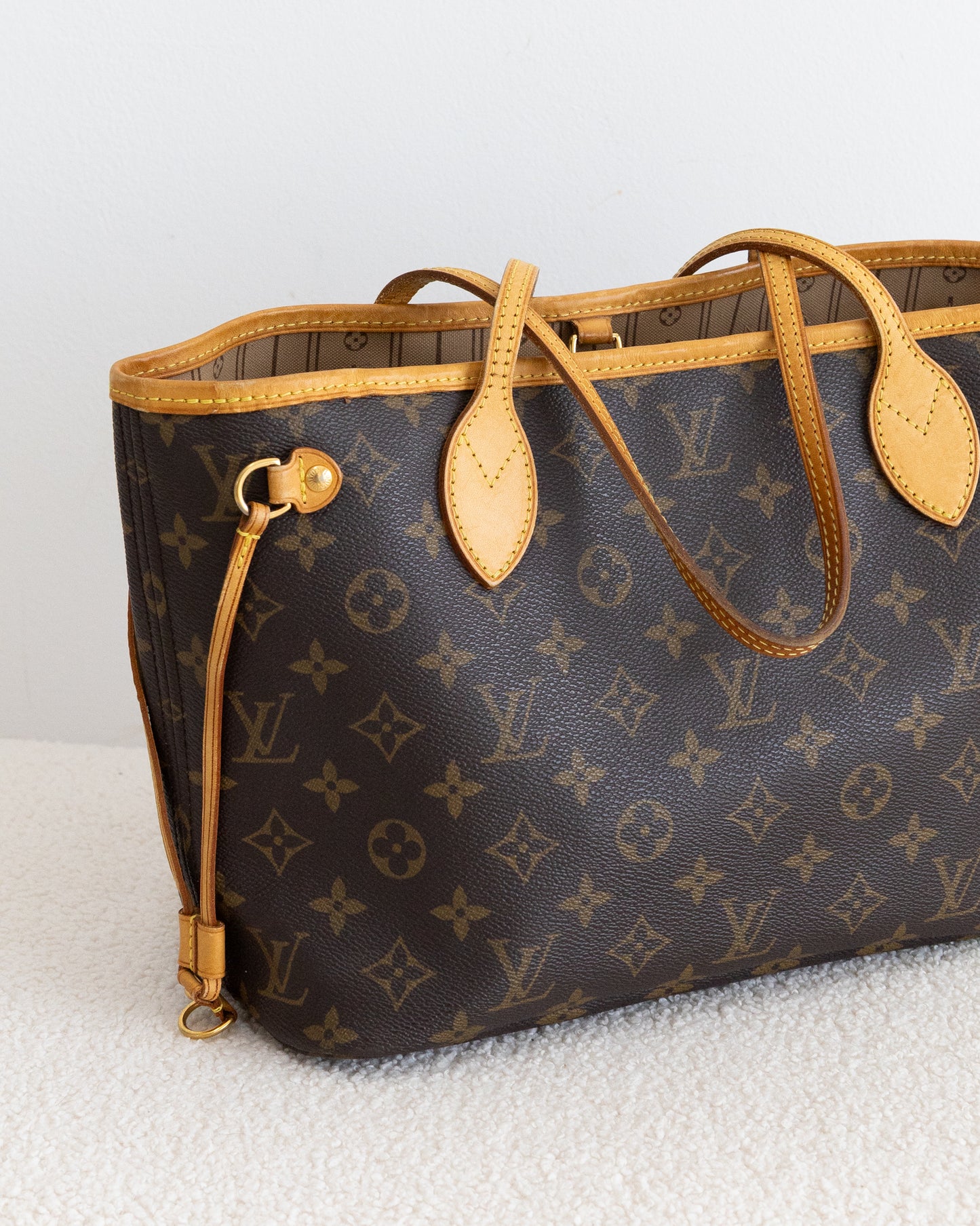 LOUIS VUITTON Neverfull PM