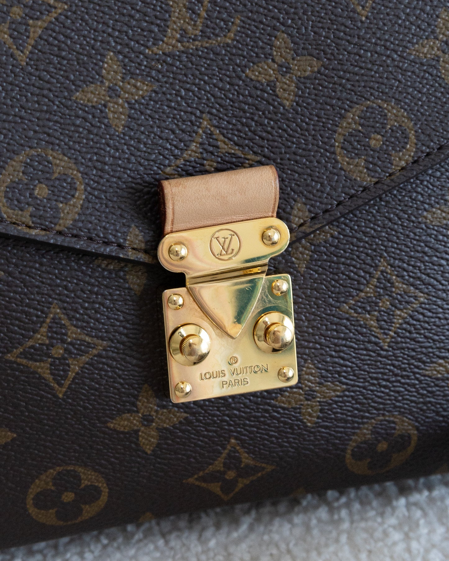 LOUIS VUITTON Pochette Metis