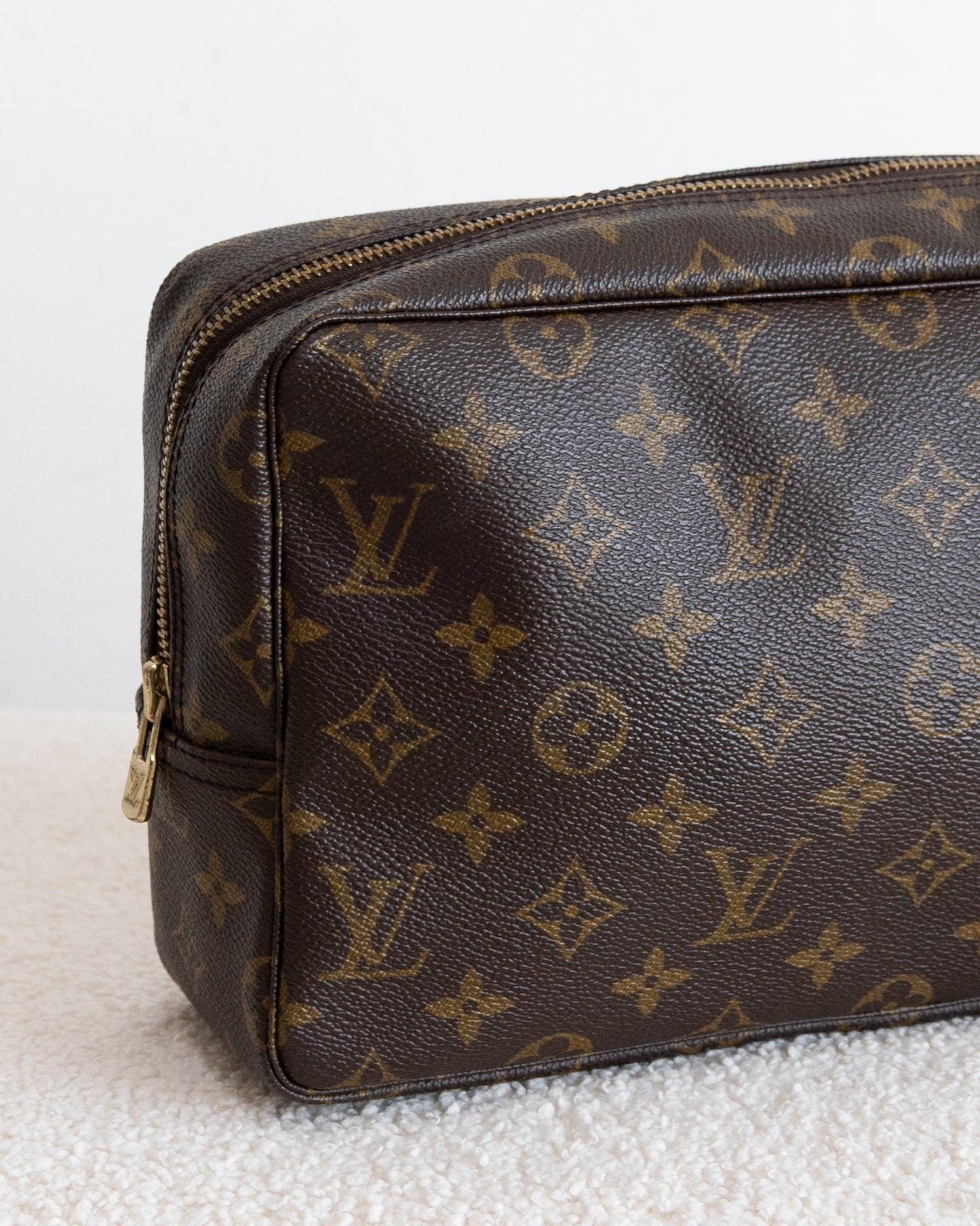 LOUIS VUITTON Trousse 28