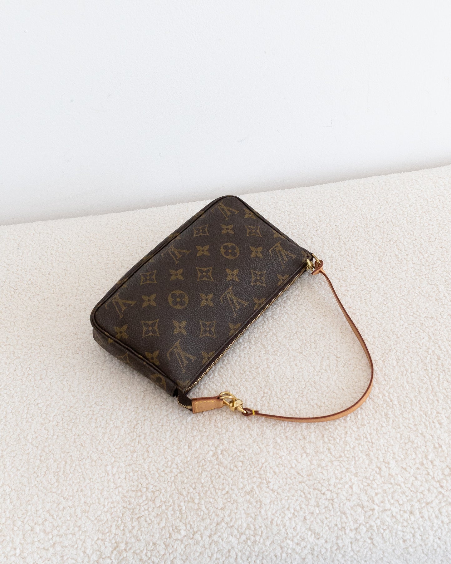 LOUIS VUITTON Pochette Accessoires