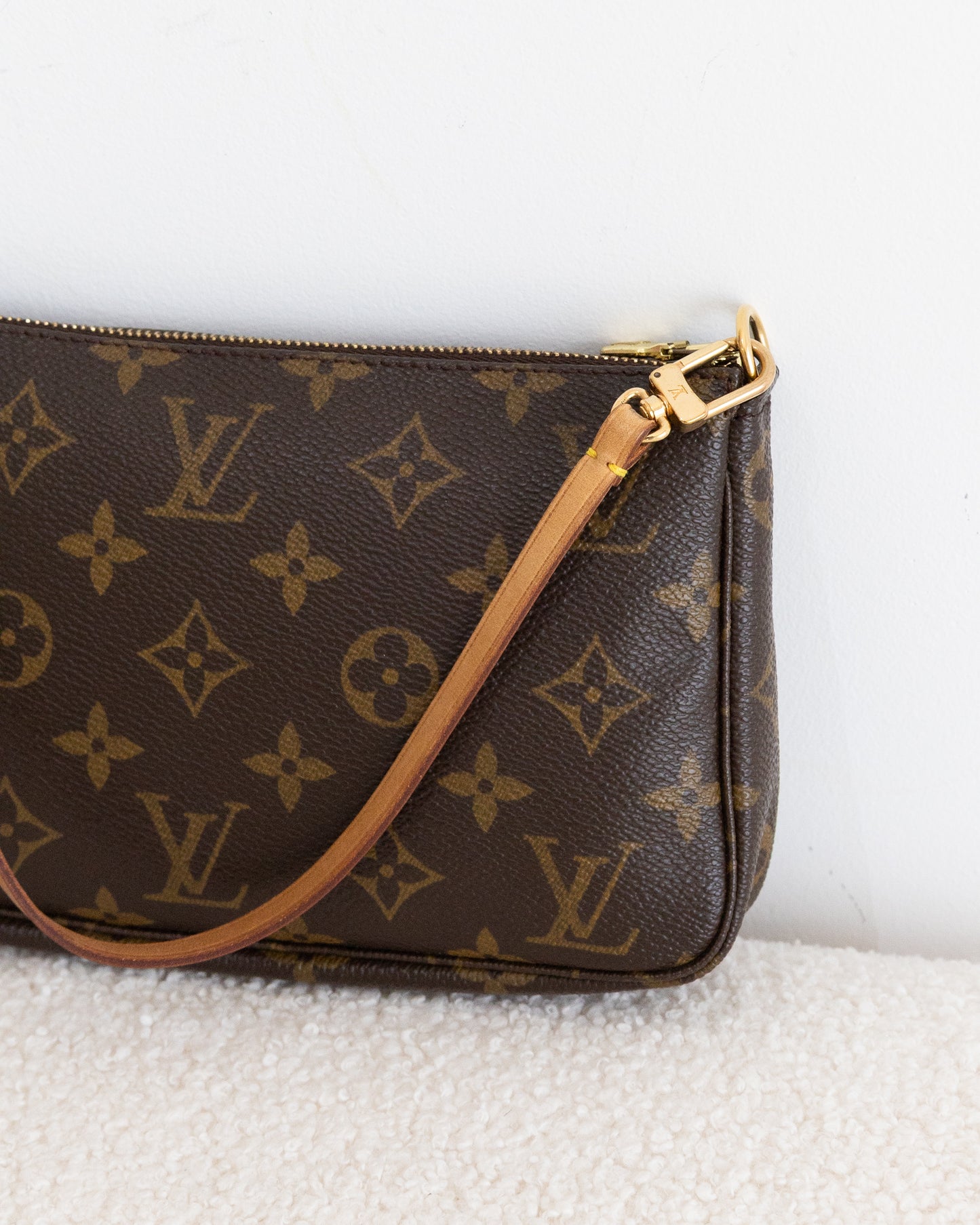 LOUIS VUITTON Pochette Accessoires