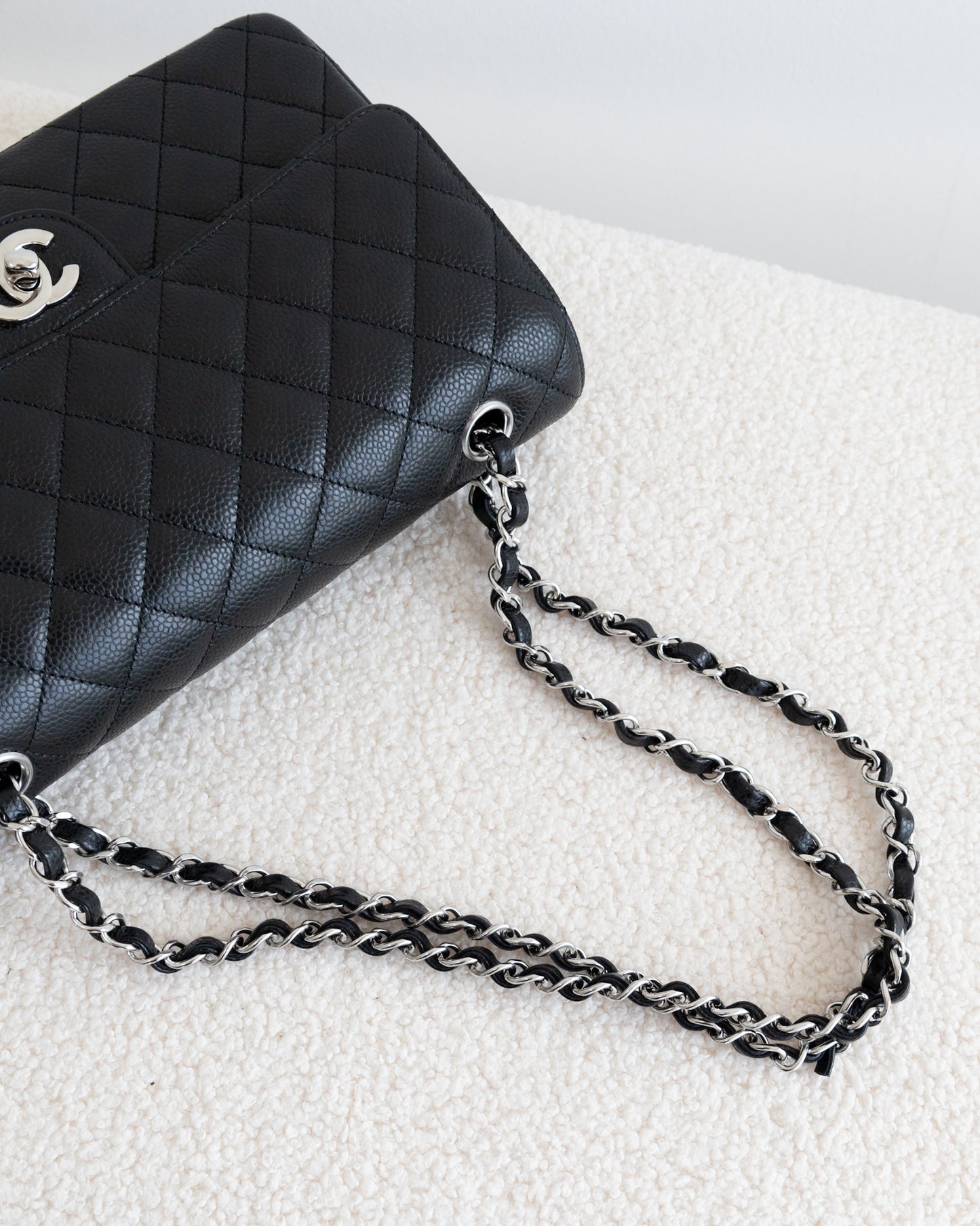 CHANEL Classic Double Flap Médium