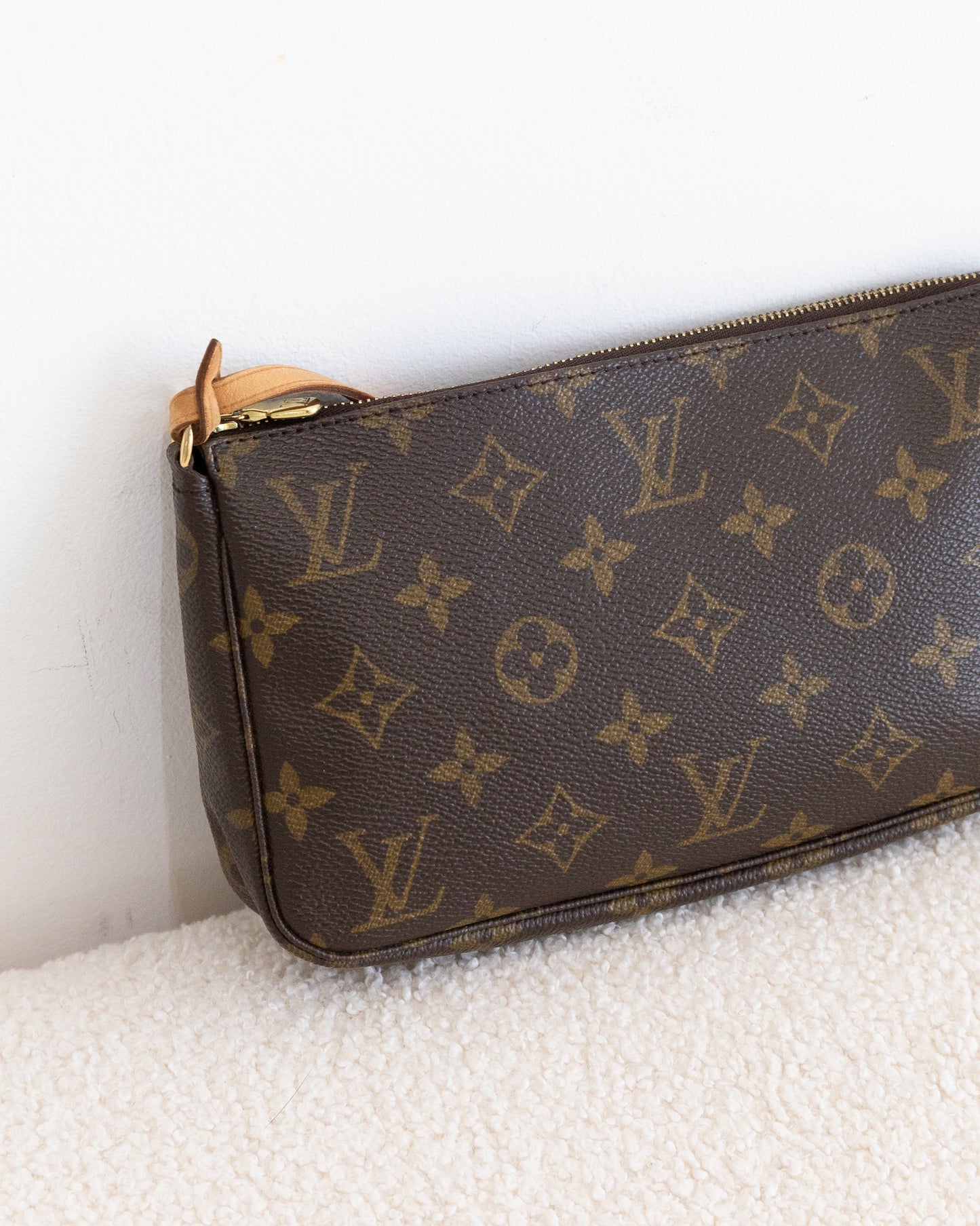 LOUIS VUITTON Pochette Accessoires