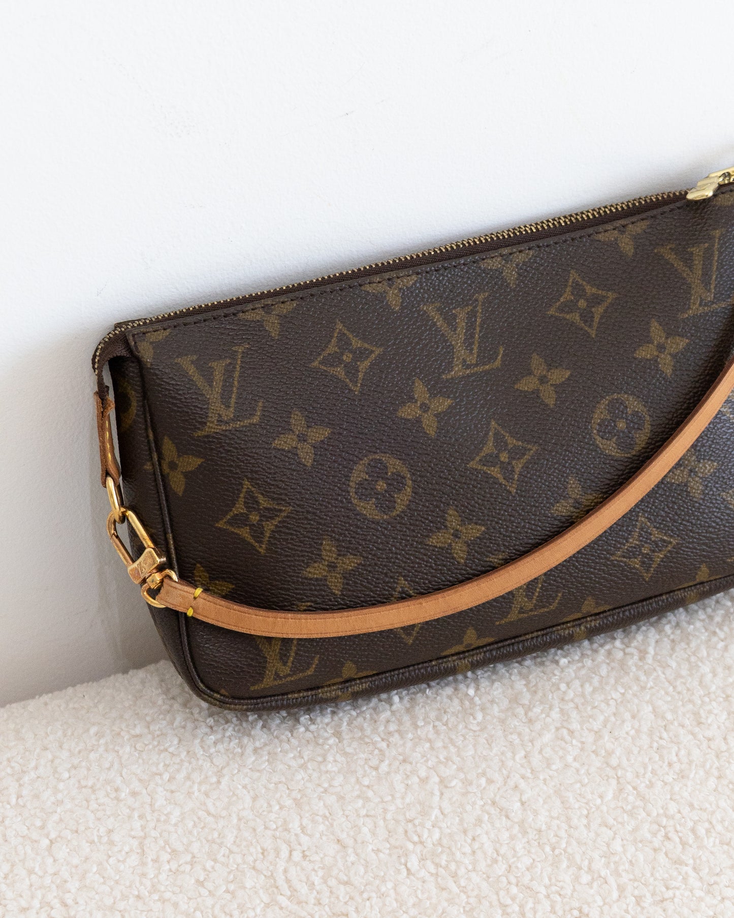 LOUIS VUITTON Pochette Accessoires