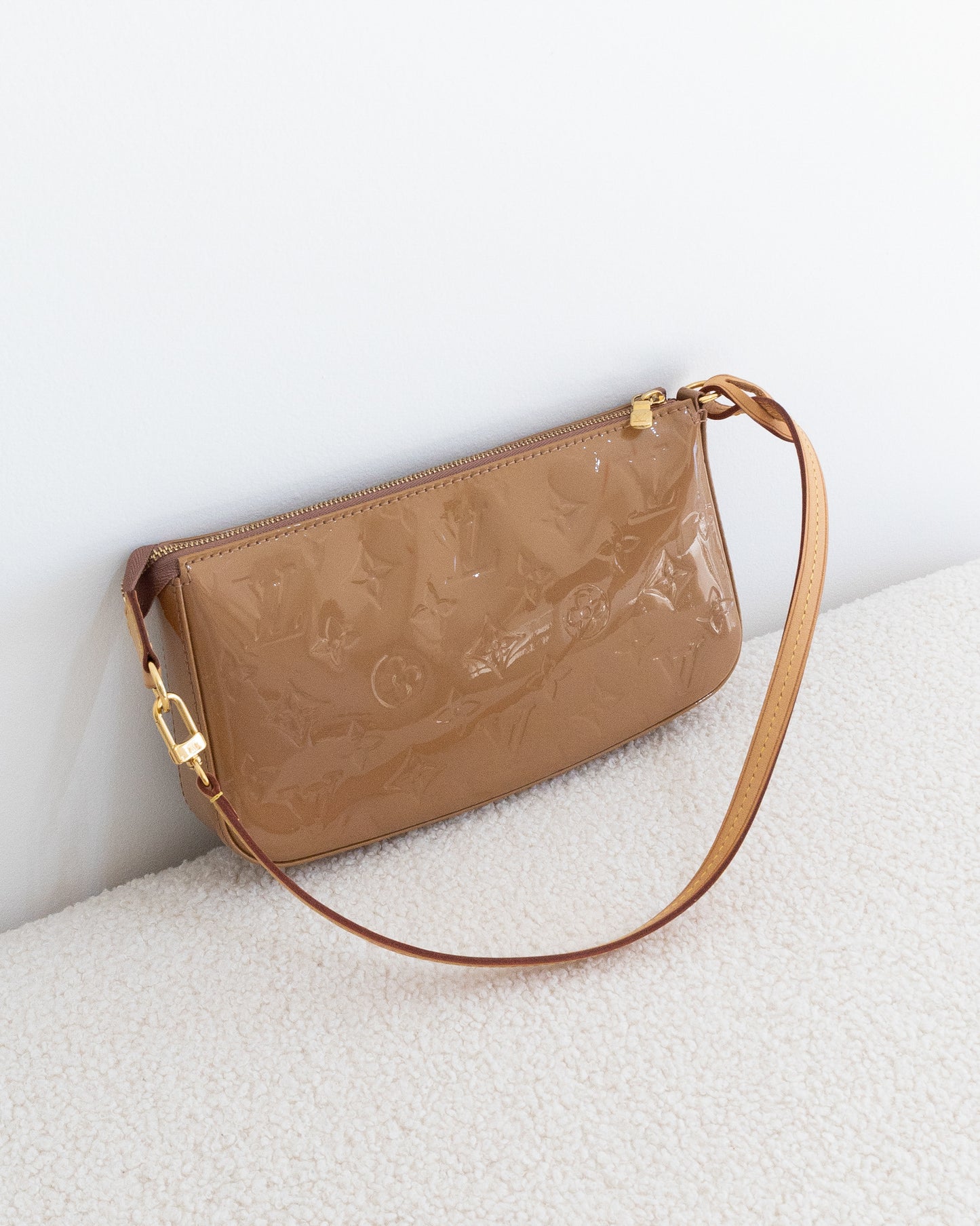 LOUIS VUITTON Pochette Accessoires