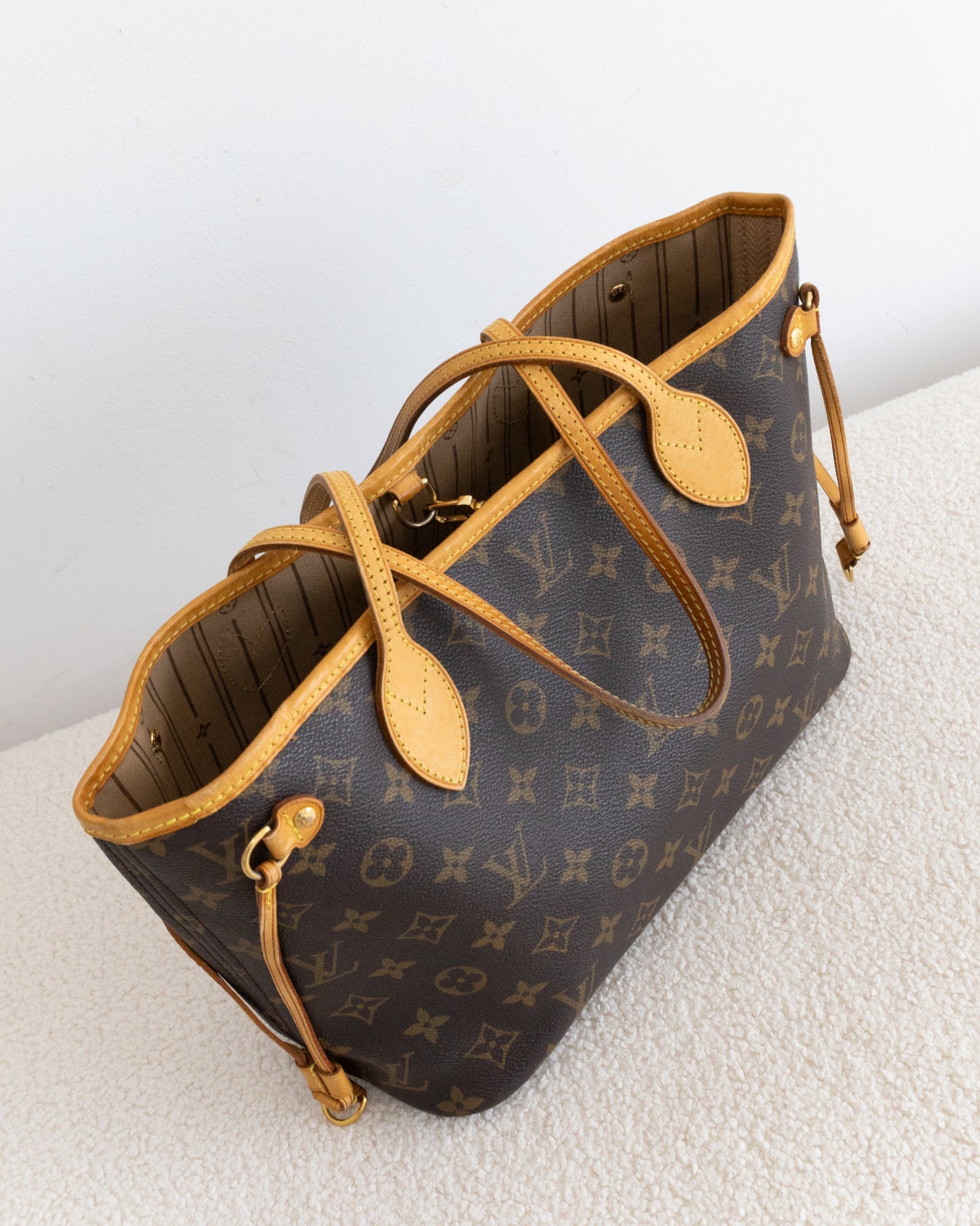 LOUIS VUITTON Neverfull PM
