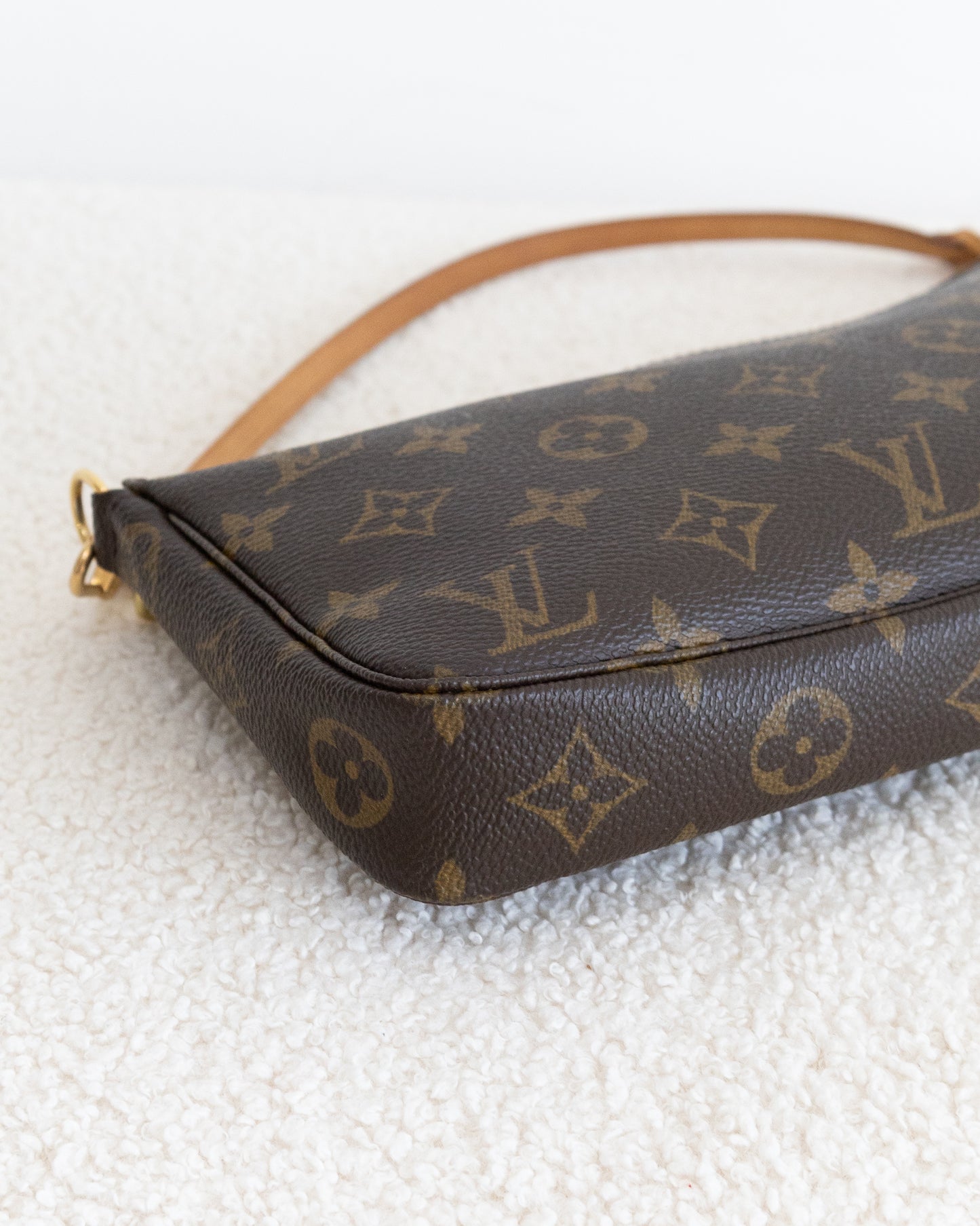 LOUIS VUITTON Pochette Accessoires
