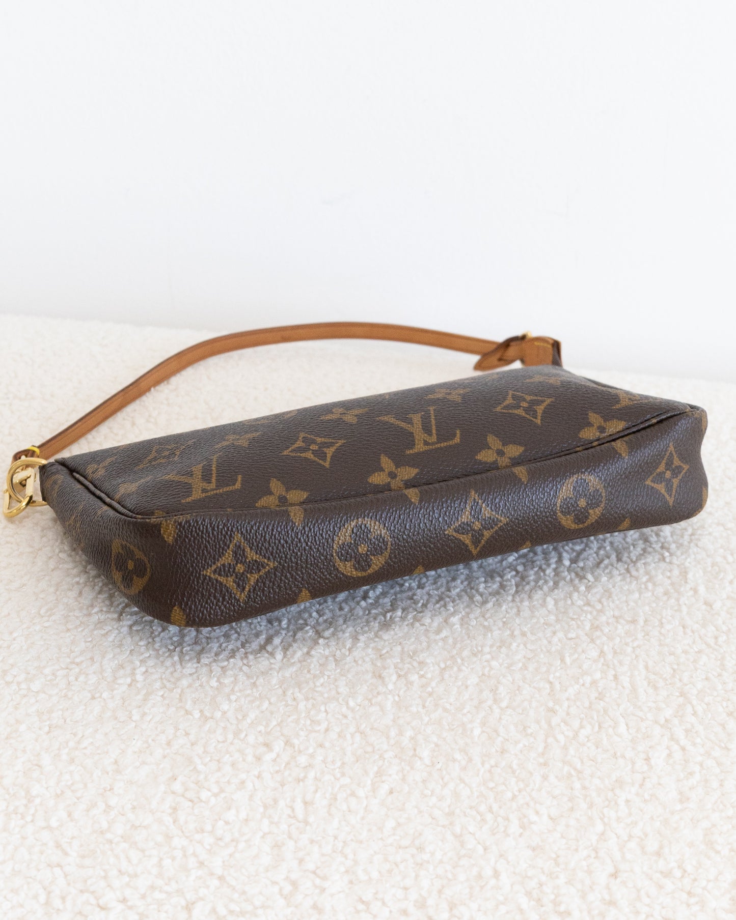 LOUIS VUITTON Pochette Accessoires