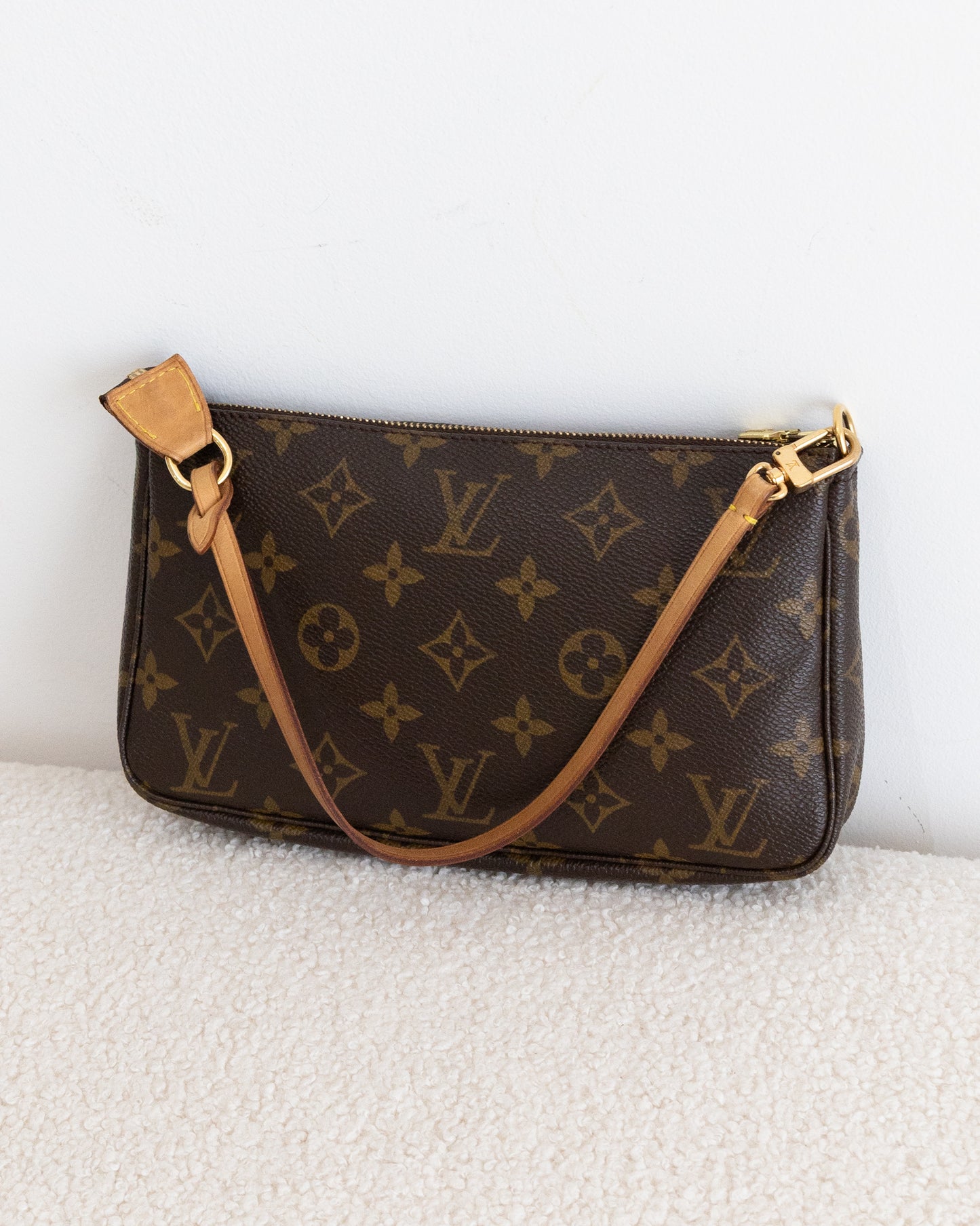 LOUIS VUITTON Pochette Accessoires