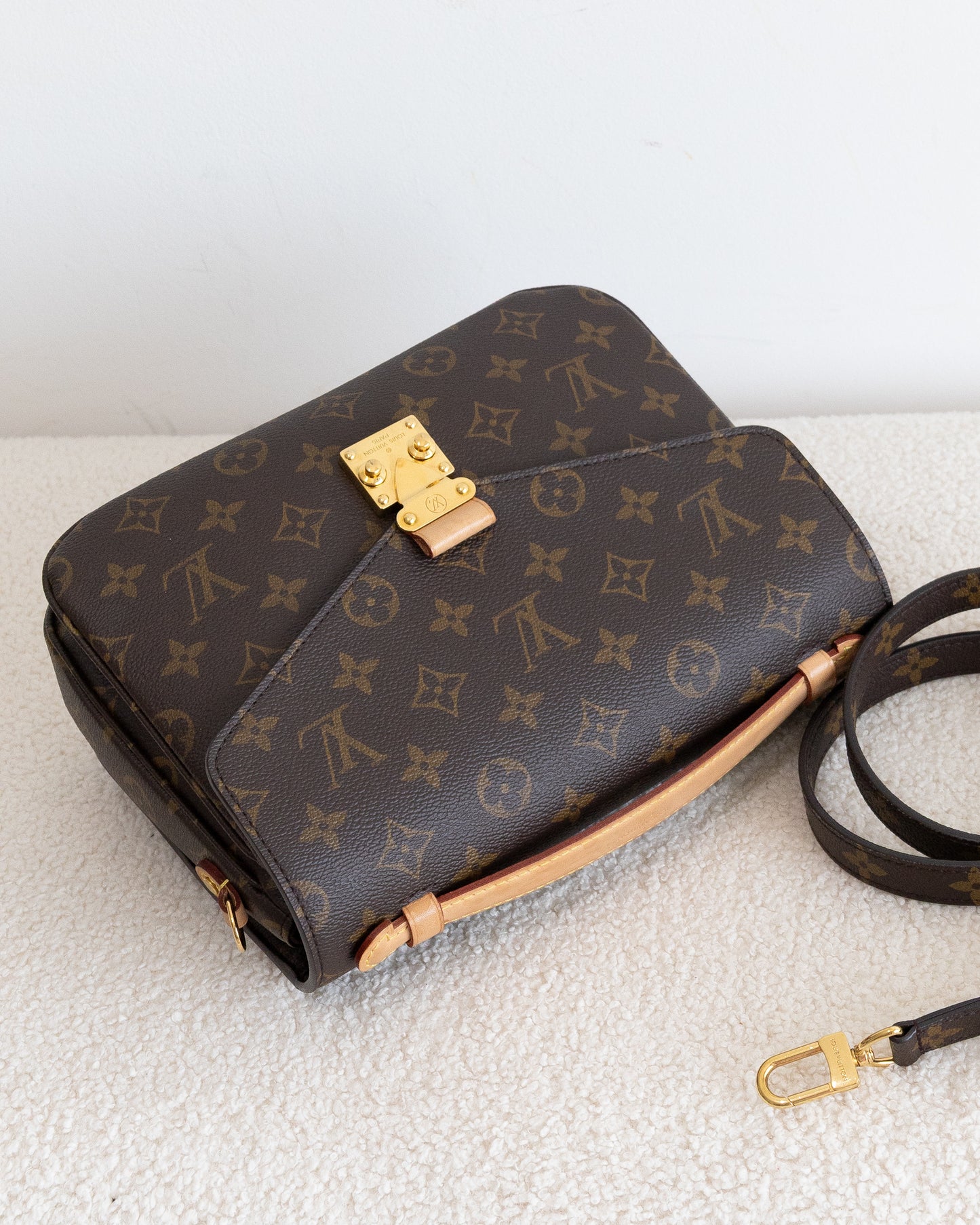 LOUIS VUITTON Pochette Metis
