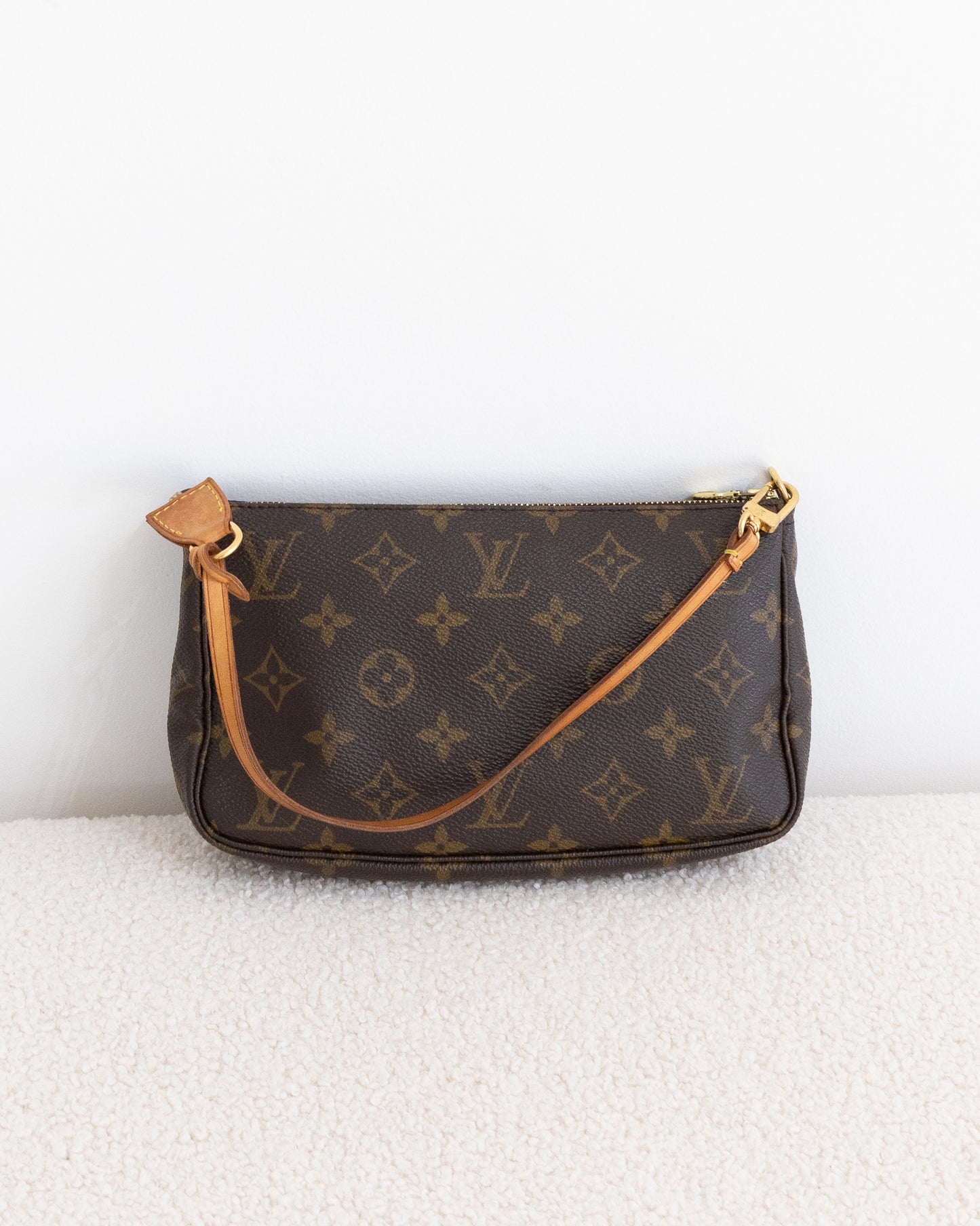 LOUIS VUITTON Pochette Accessoires