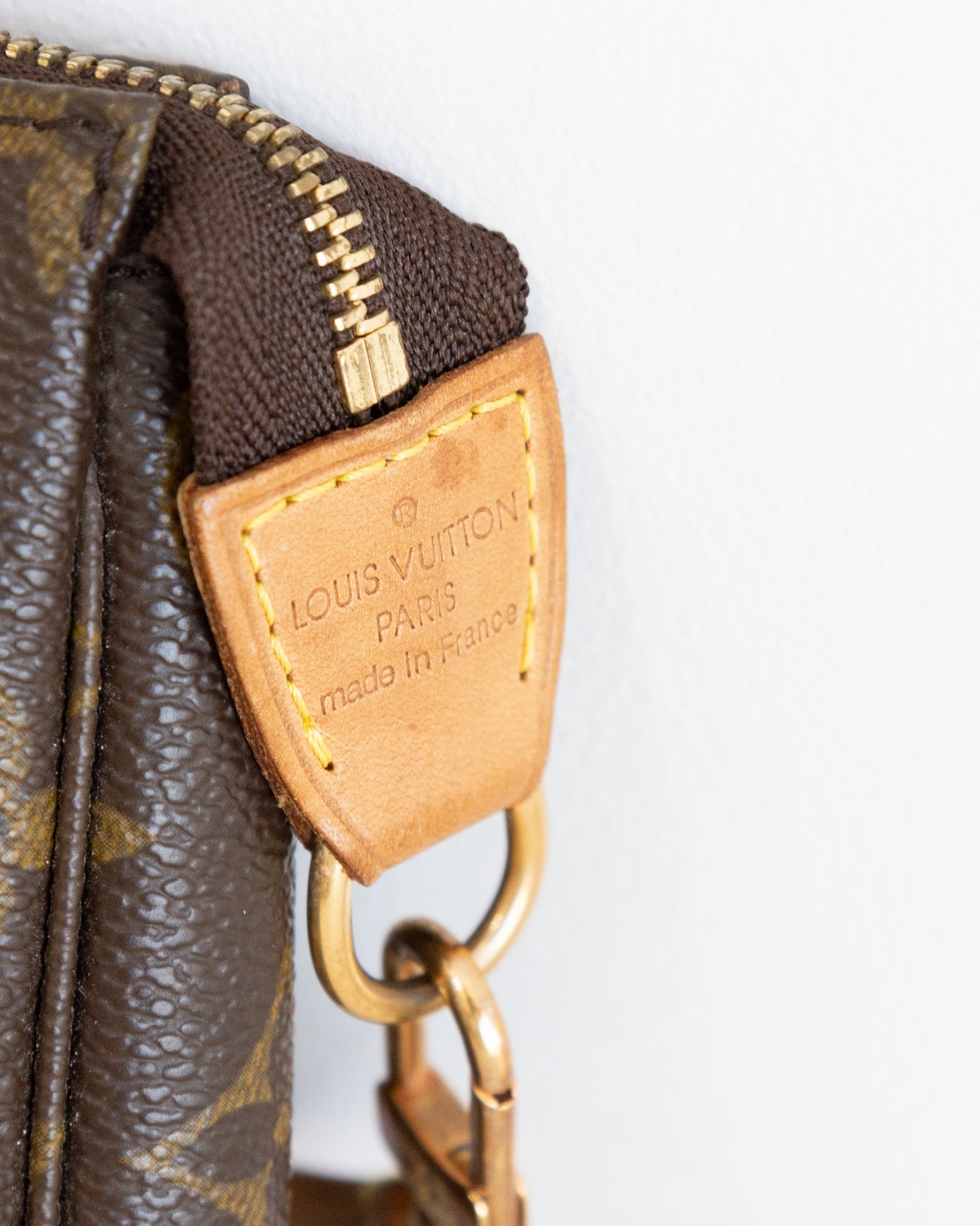 LOUIS VUITTON Pochette Accessoires